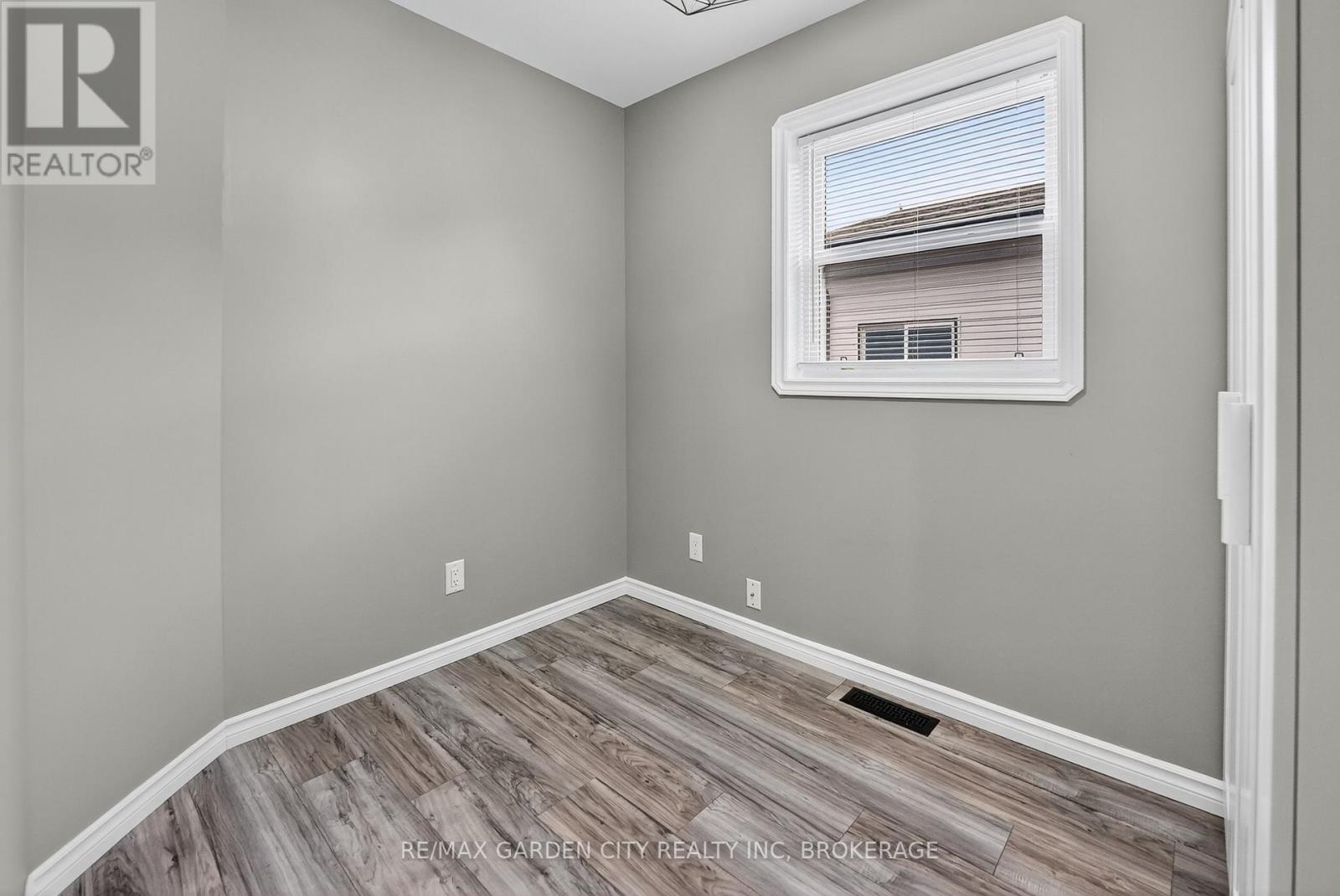 210 Wright Street, Welland, Ontario L3B 2K3 - Photo 16 - X12520402