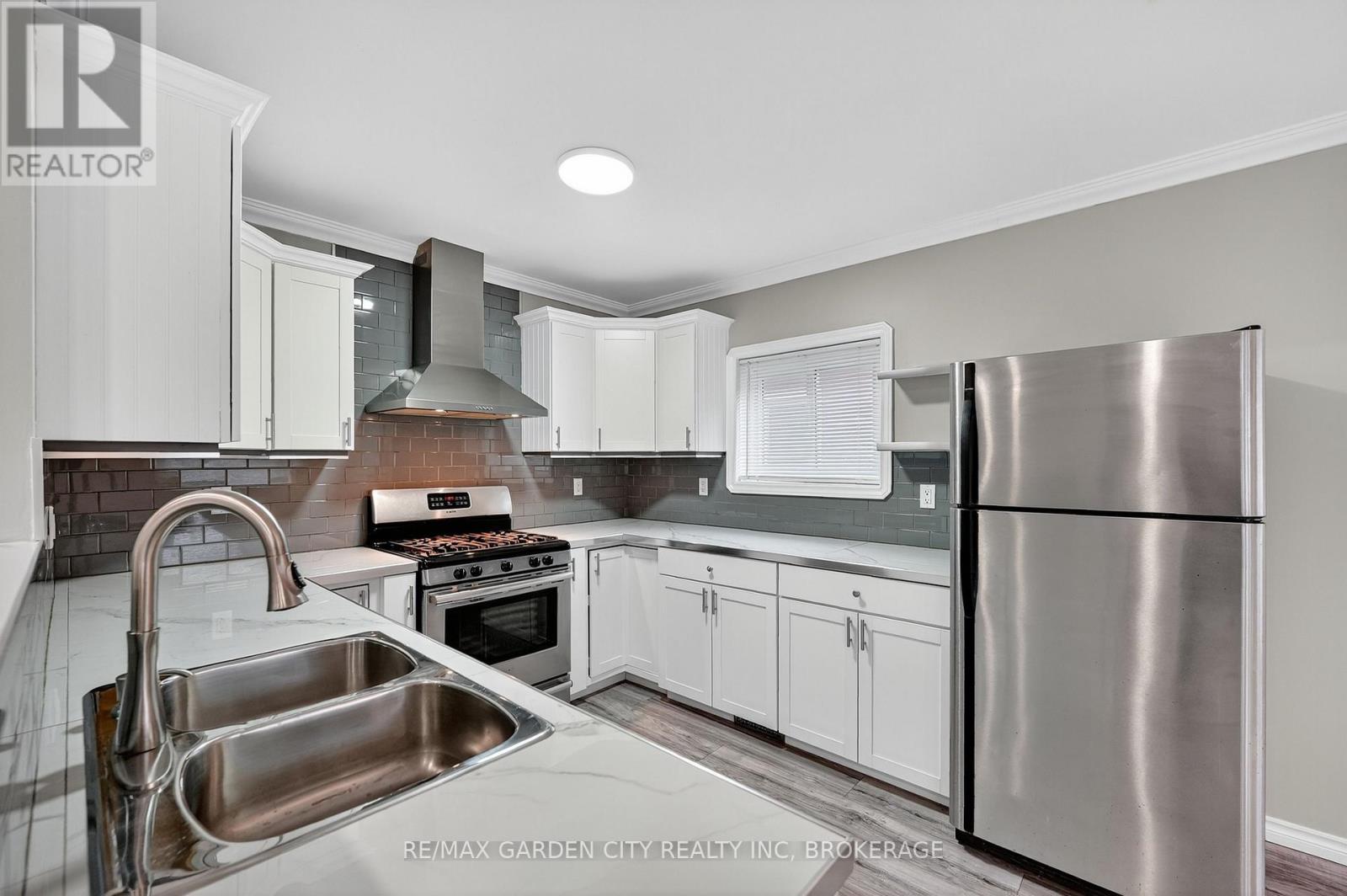 210 Wright Street, Welland, Ontario L3B 2K3 - Photo 5 - X12520402