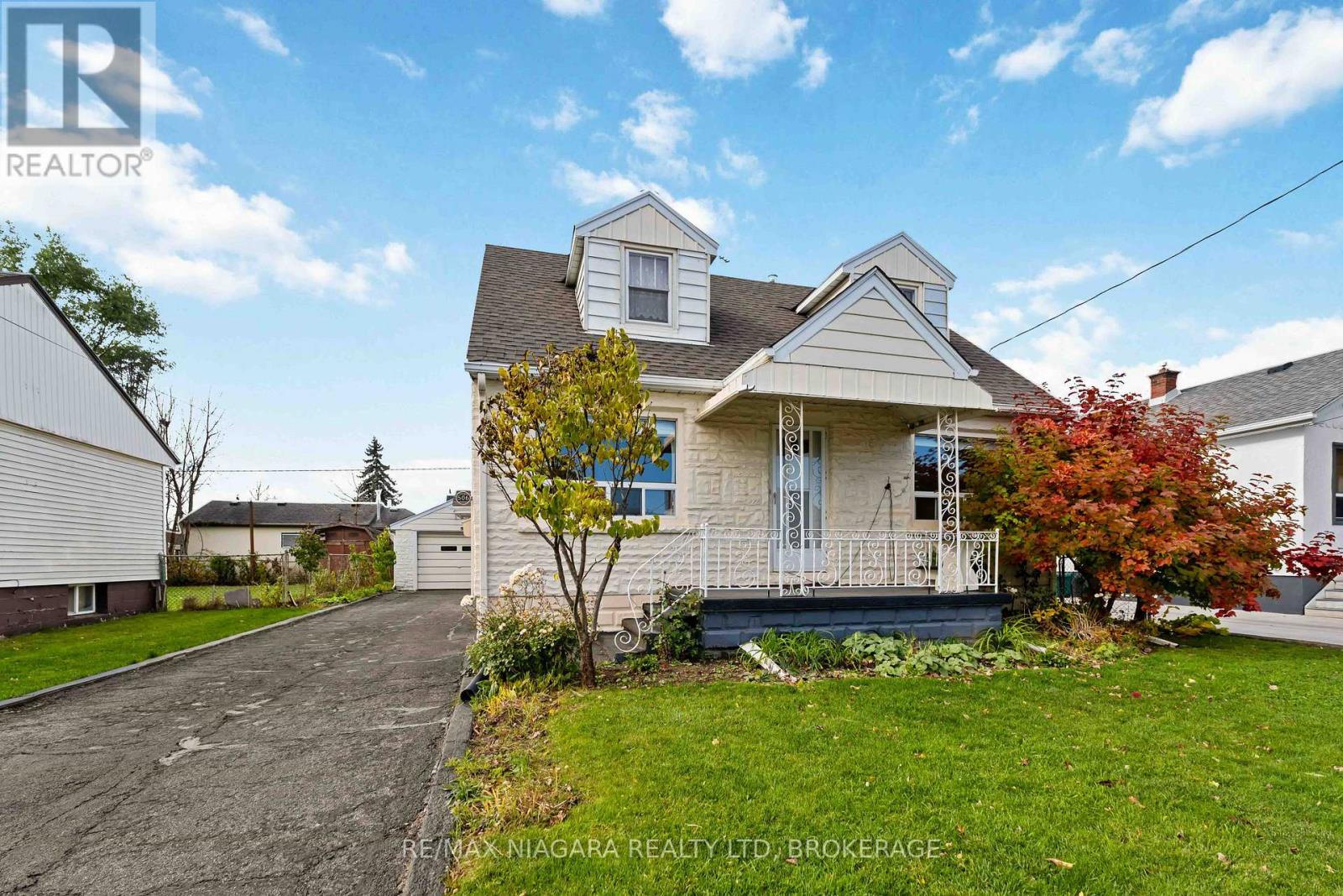 506 Harriet Street, Welland, Ontario  L3B 2J1 - Photo 3 - X12520424