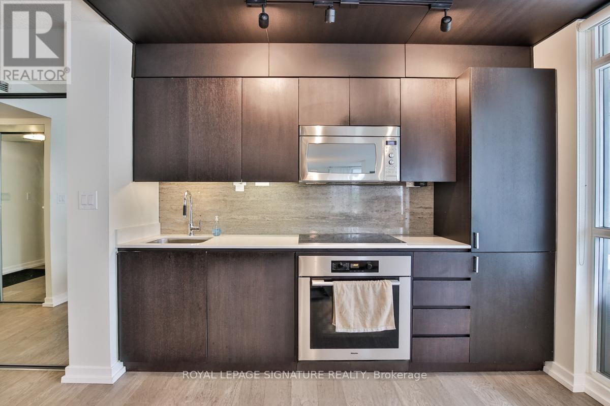 515 - 10 Capreol Court, Toronto, Ontario  M5V 4B3 - Photo 7 - C12520366