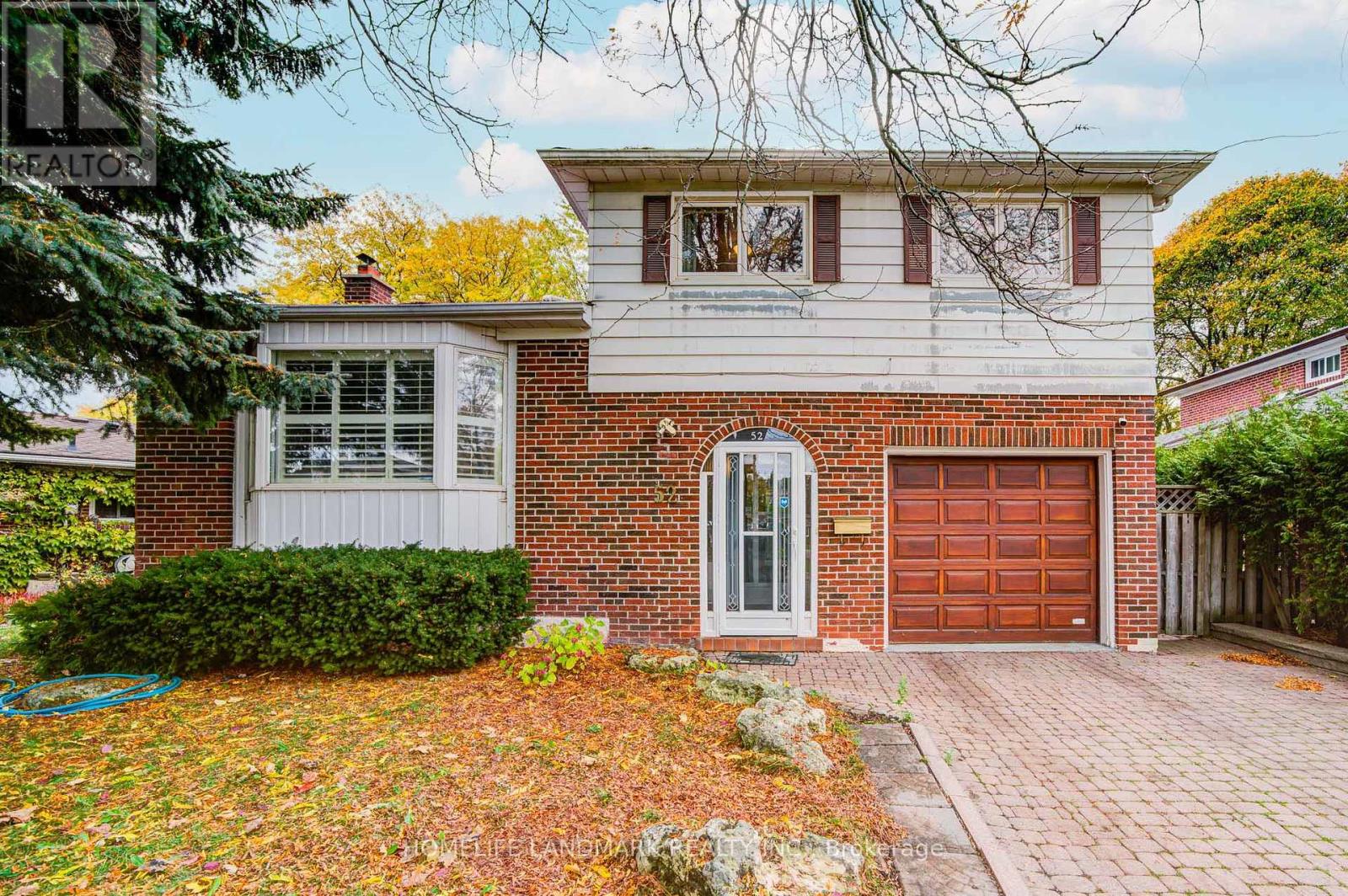 52 DEEPDALE DRIVE, Toronto, Ontario