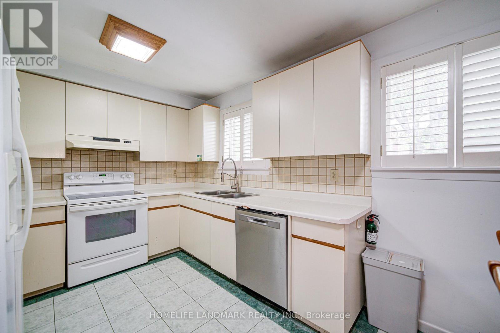 52 Deepdale Drive, Toronto, Ontario  M1S 2N5 - Photo 13 - E12520386