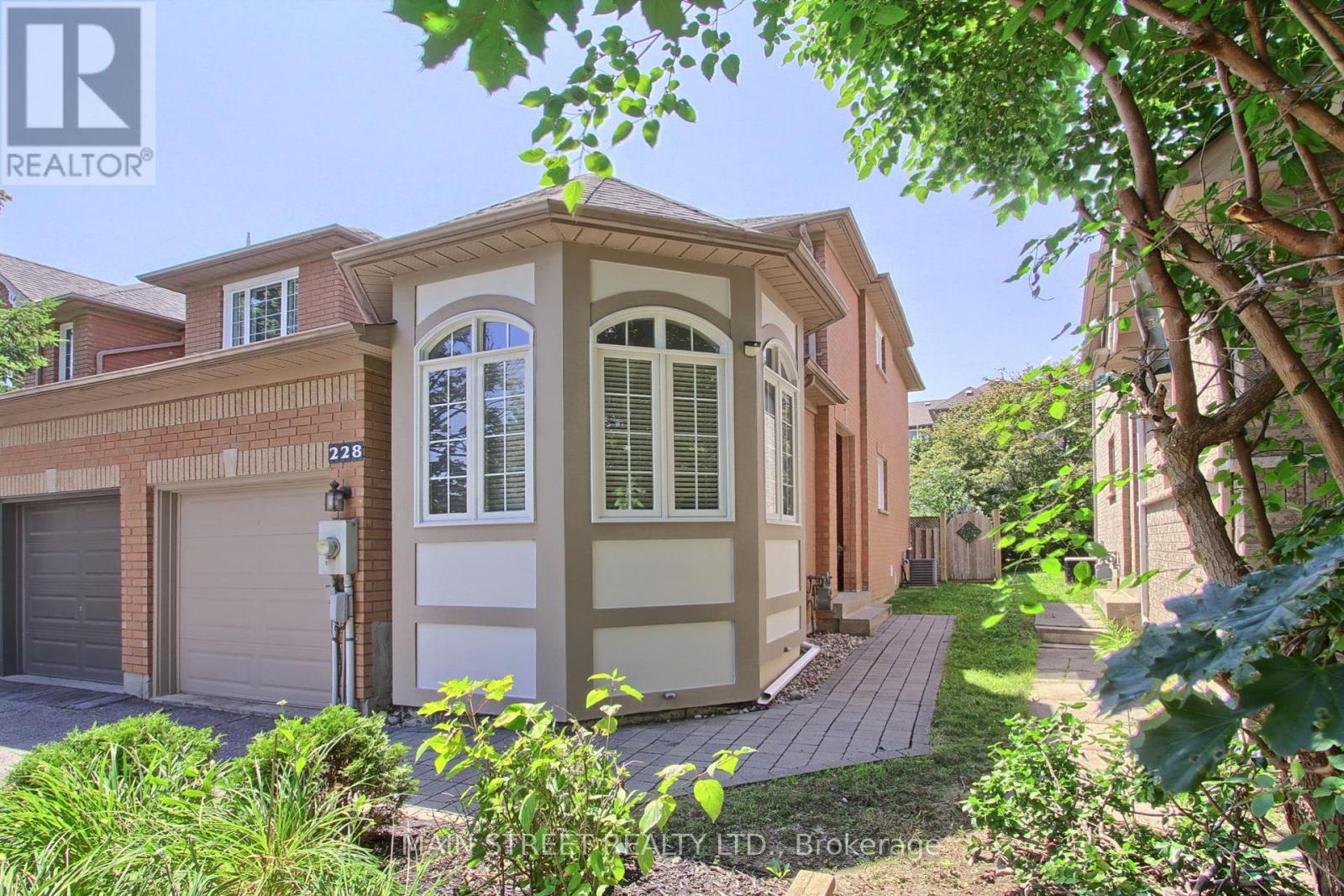 228 WARNER CRESCENT, Newmarket, Ontario