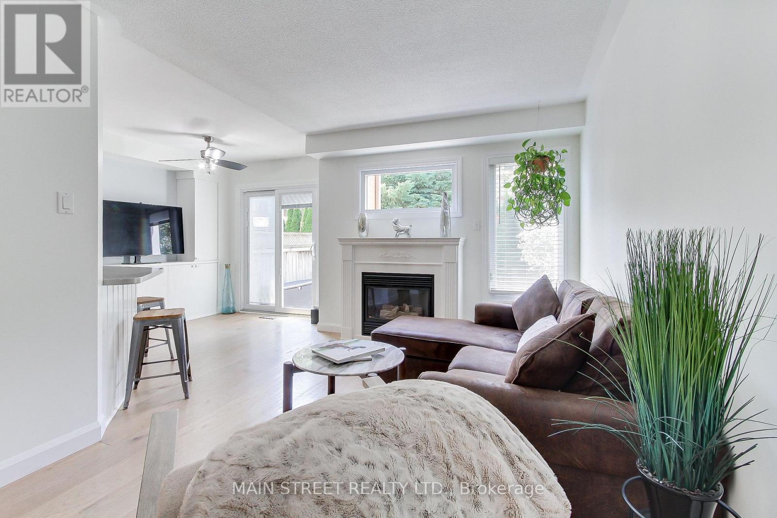 228 Warner Crescent, Newmarket, Ontario  L3X 2C7 - Photo 11 - N12520434