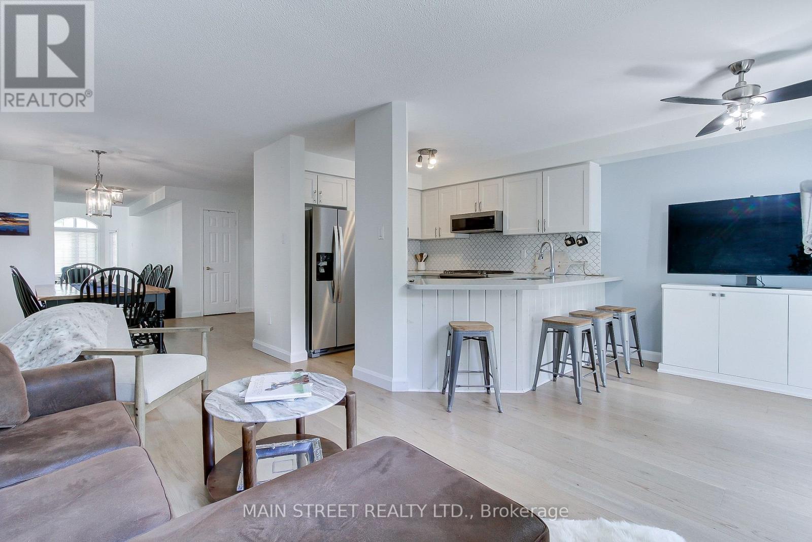 228 Warner Crescent, Newmarket, Ontario  L3X 2C7 - Photo 12 - N12520434