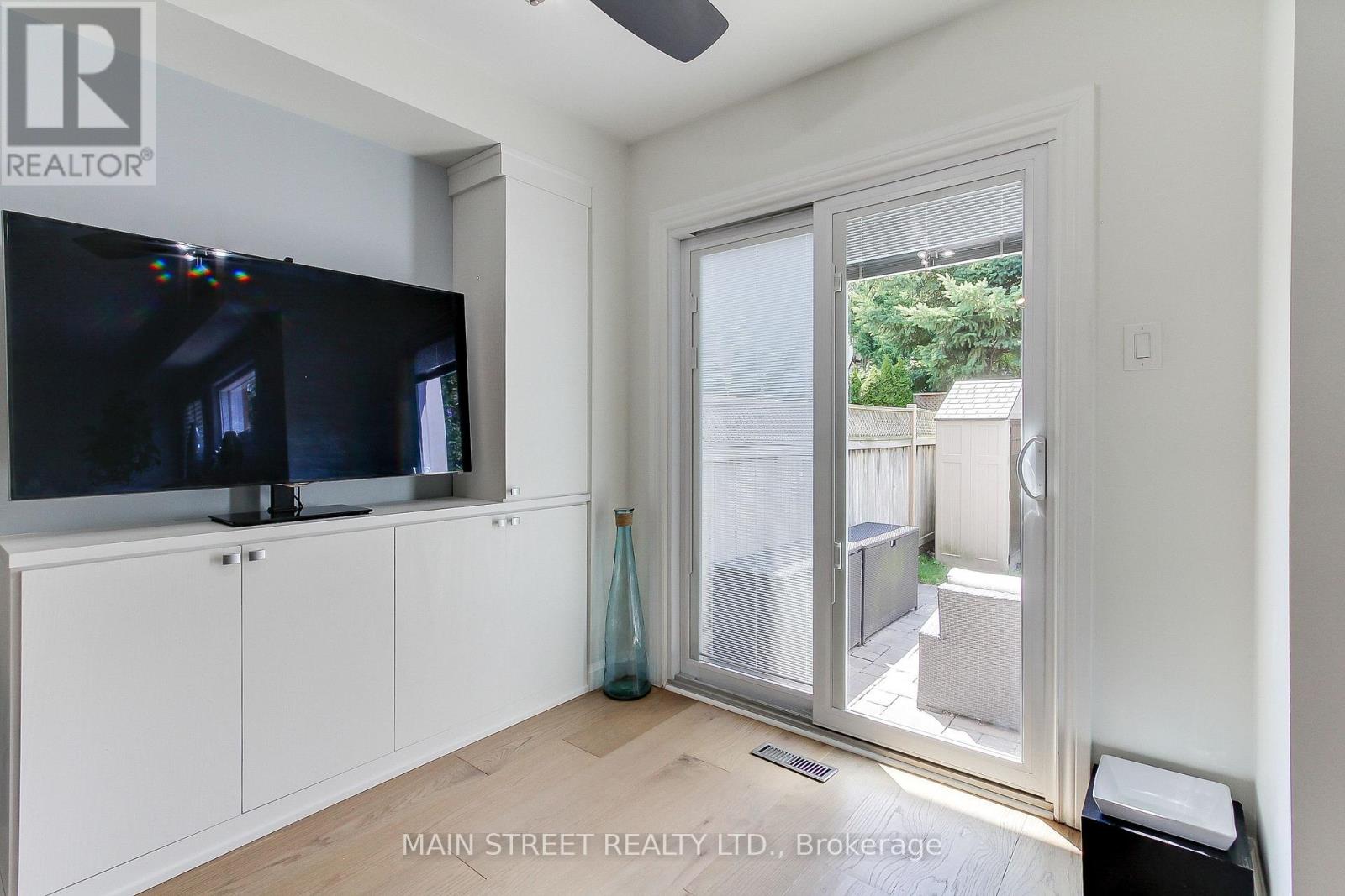 228 Warner Crescent, Newmarket, Ontario  L3X 2C7 - Photo 14 - N12520434