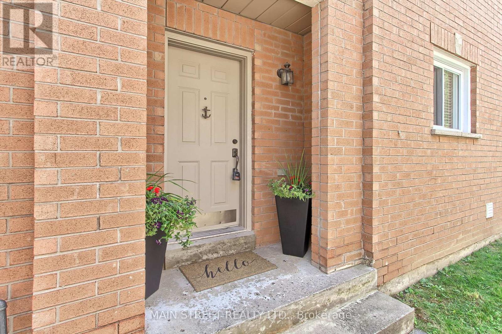 228 Warner Crescent, Newmarket, Ontario  L3X 2C7 - Photo 2 - N12520434