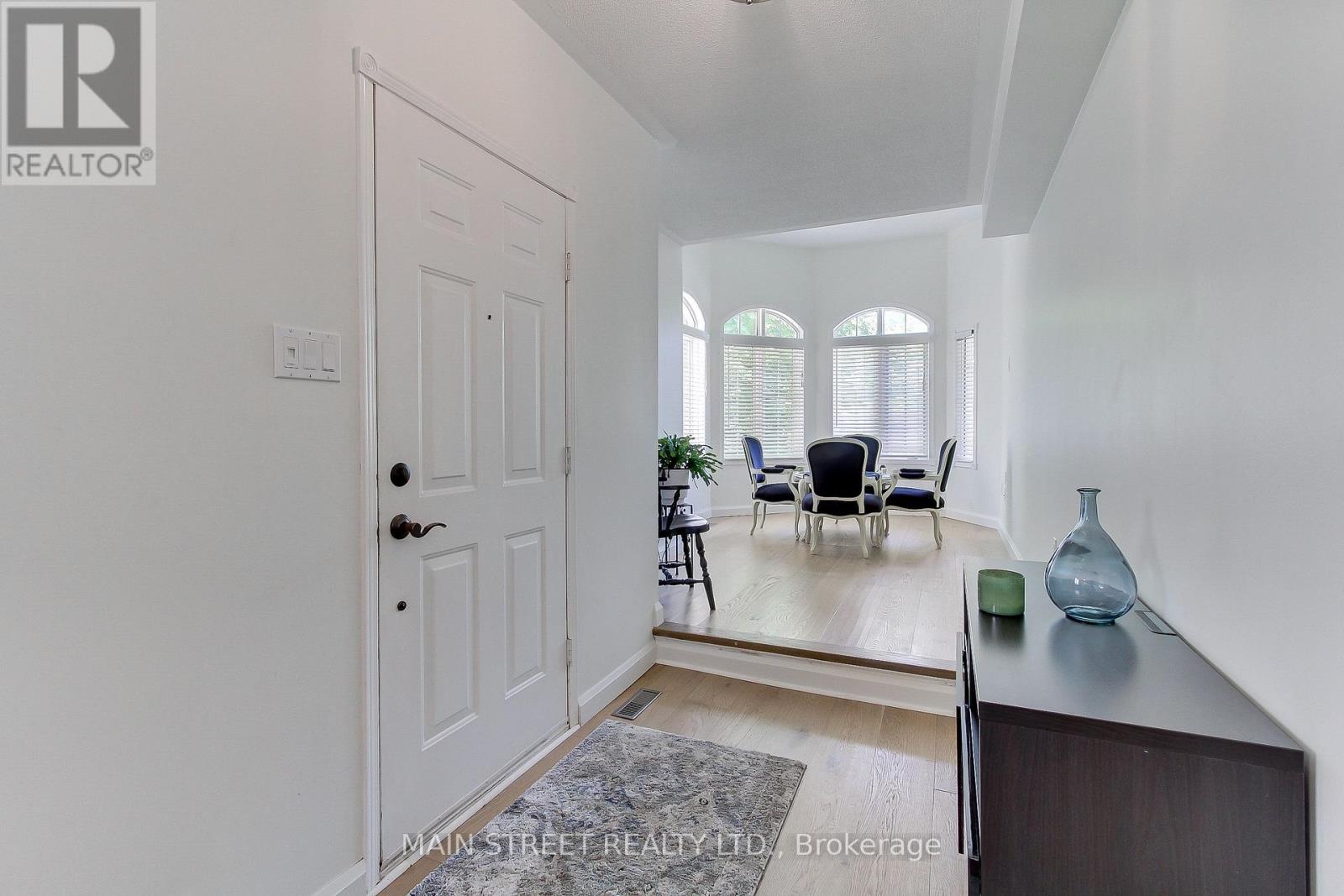 228 Warner Crescent, Newmarket, Ontario  L3X 2C7 - Photo 3 - N12520434