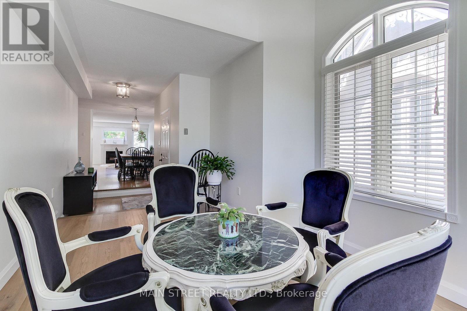 228 Warner Crescent, Newmarket, Ontario  L3X 2C7 - Photo 5 - N12520434