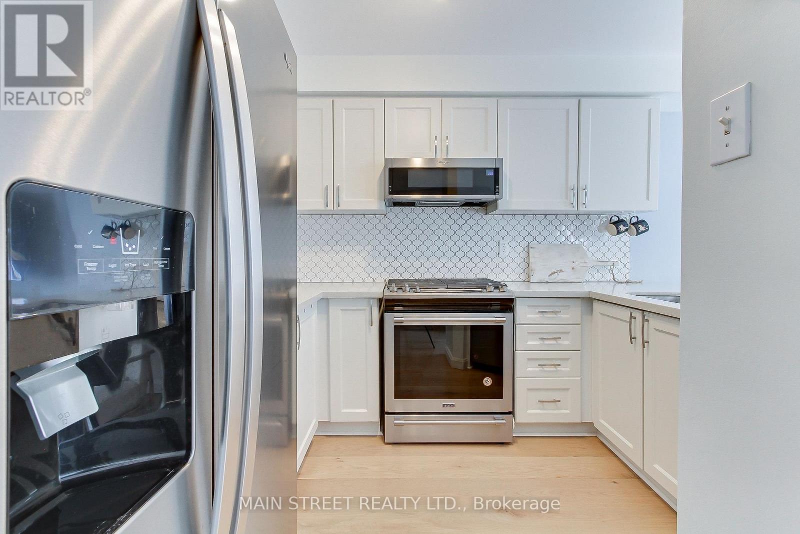 228 Warner Crescent, Newmarket, Ontario  L3X 2C7 - Photo 9 - N12520434