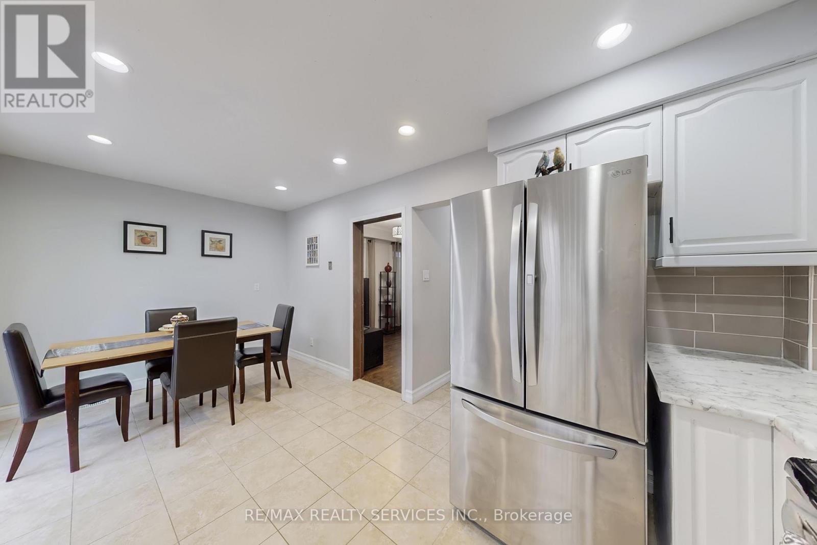 8 Stephensen Court, Brampton, Ontario  L6V 3X8 - Photo 17 - W12520408