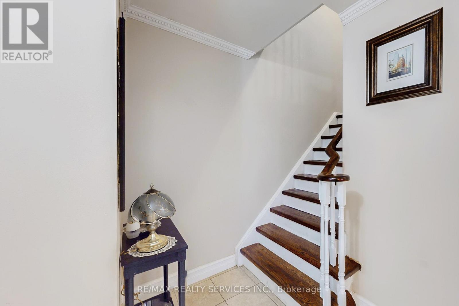 8 Stephensen Court, Brampton, Ontario  L6V 3X8 - Photo 19 - W12520408