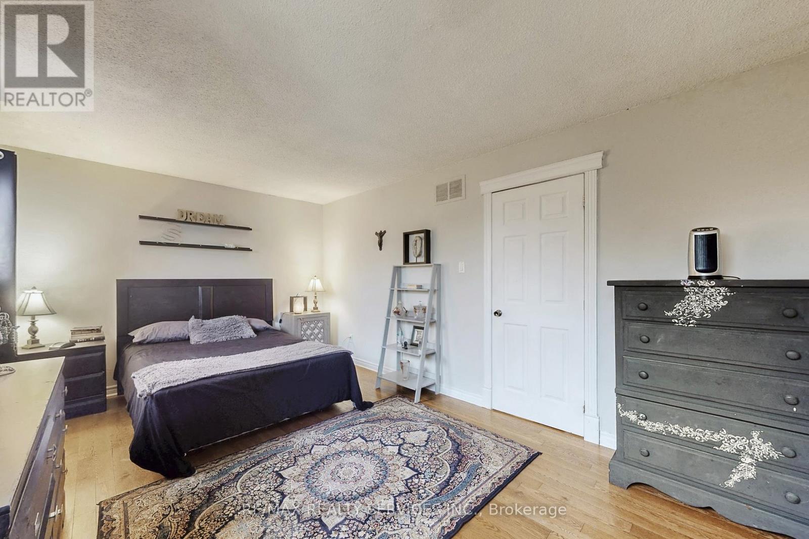 8 Stephensen Court, Brampton, Ontario  L6V 3X8 - Photo 22 - W12520408