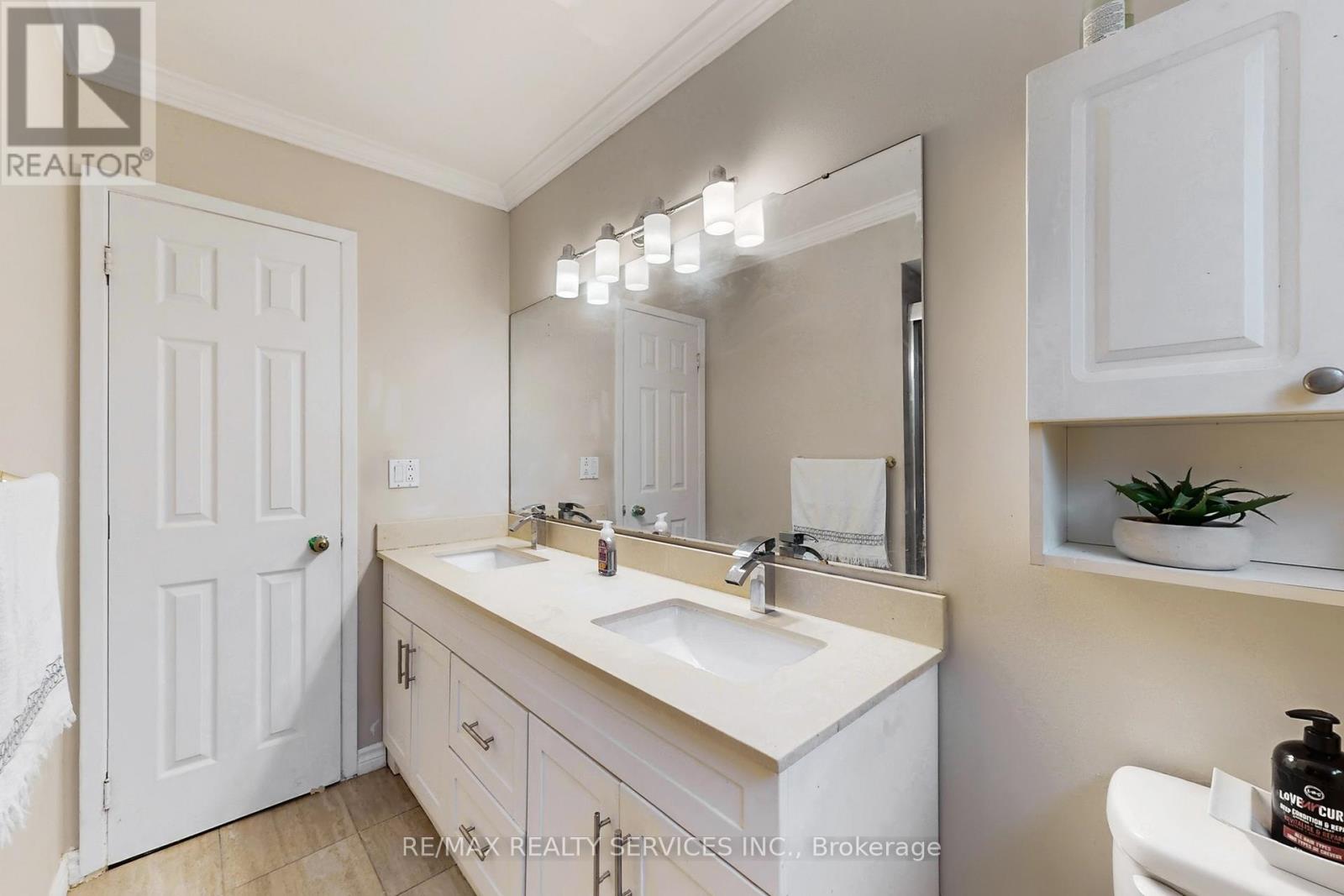 8 Stephensen Court, Brampton, Ontario  L6V 3X8 - Photo 30 - W12520408