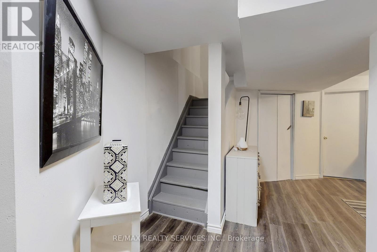 8 Stephensen Court, Brampton, Ontario  L6V 3X8 - Photo 32 - W12520408