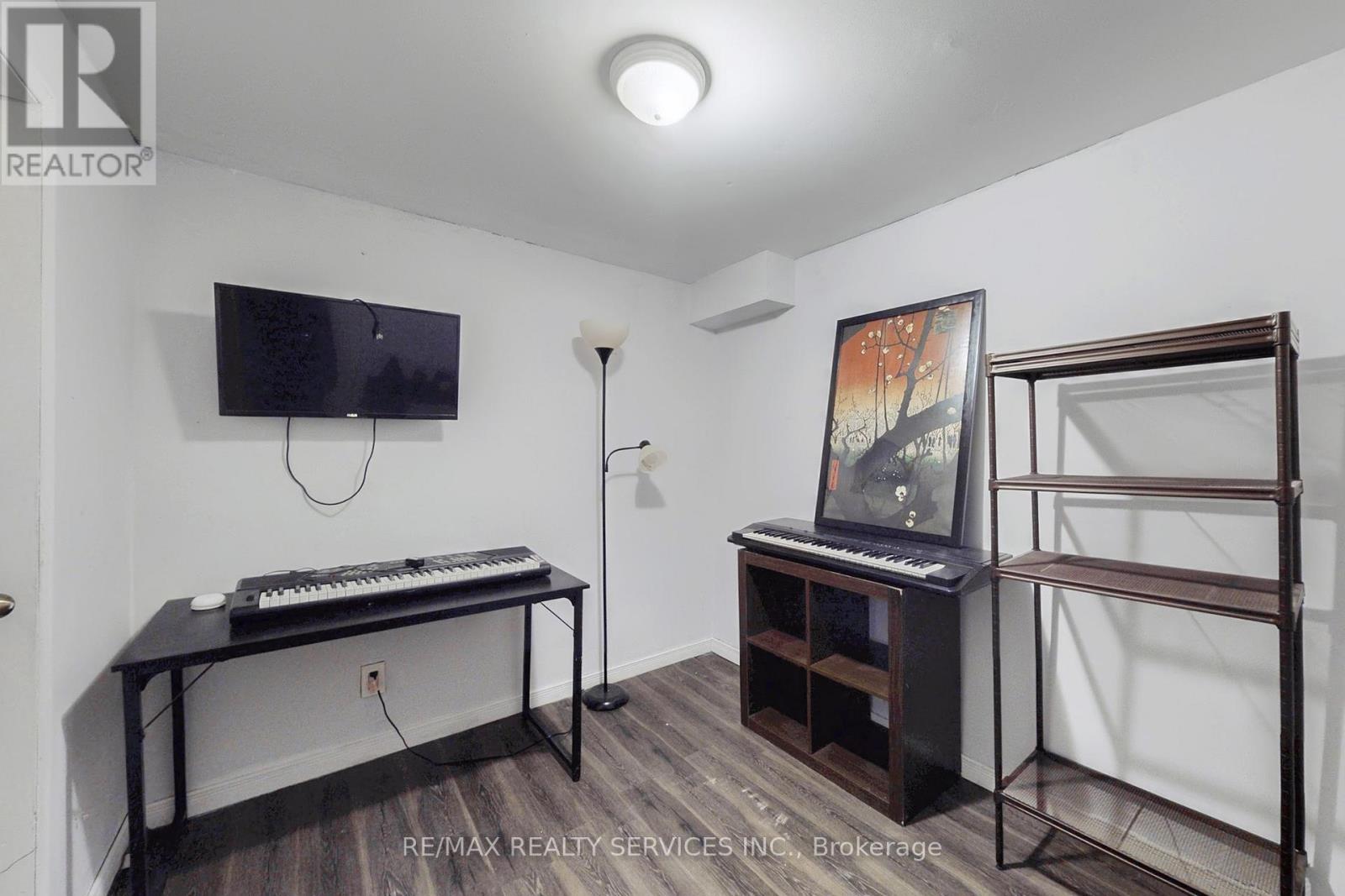 8 Stephensen Court, Brampton, Ontario  L6V 3X8 - Photo 36 - W12520408