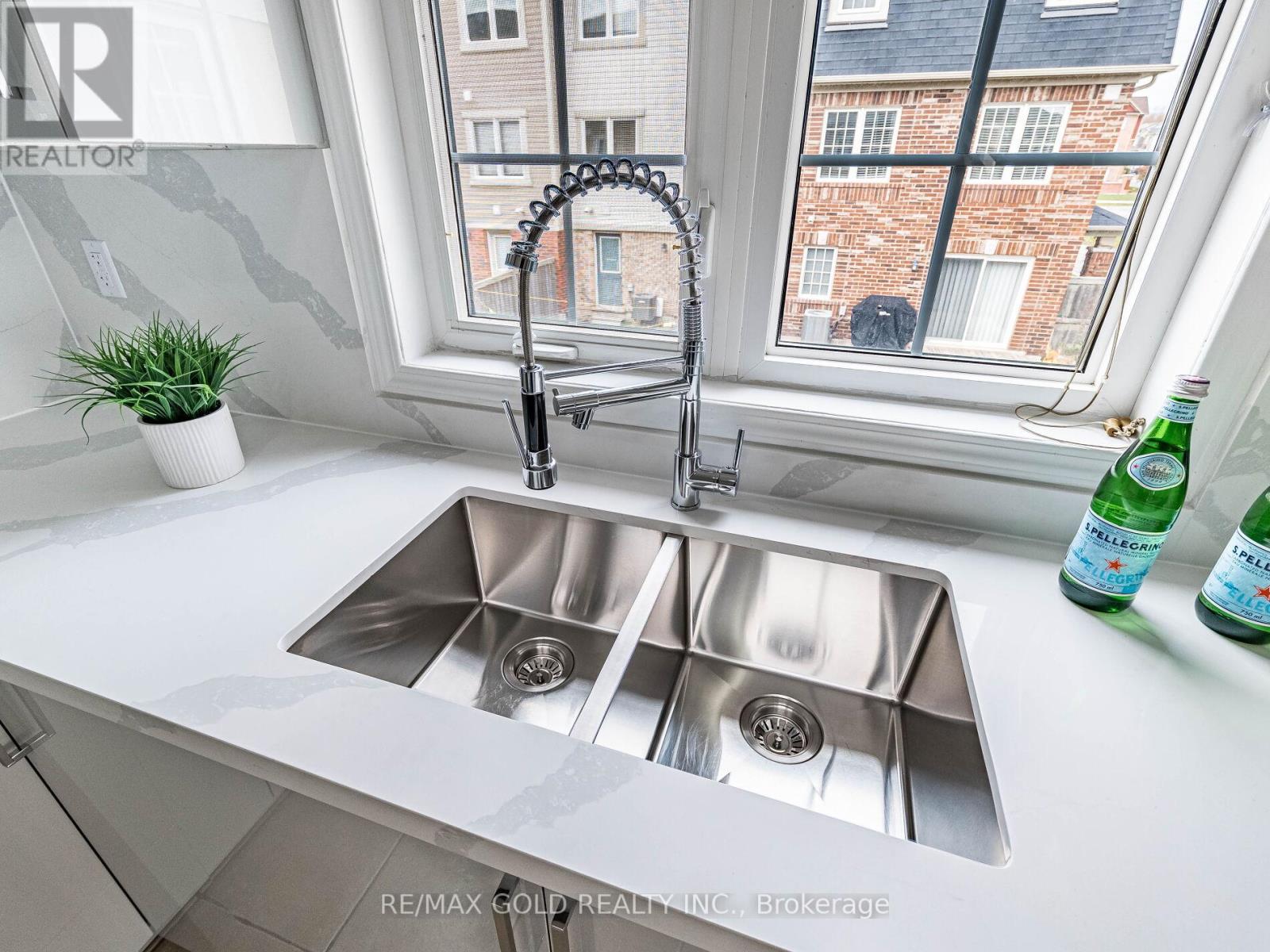 58 Donomore Drive, Brampton, Ontario  L7A 0S6 - Photo 21 - W12520410