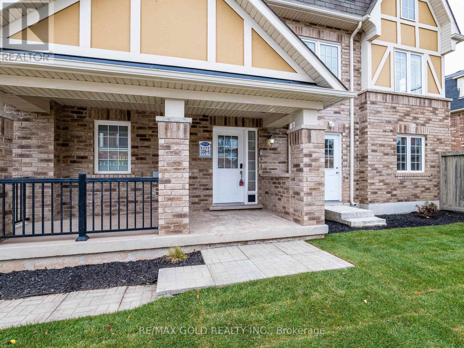 58 Donomore Drive, Brampton, Ontario  L7A 0S6 - Photo 4 - W12520410