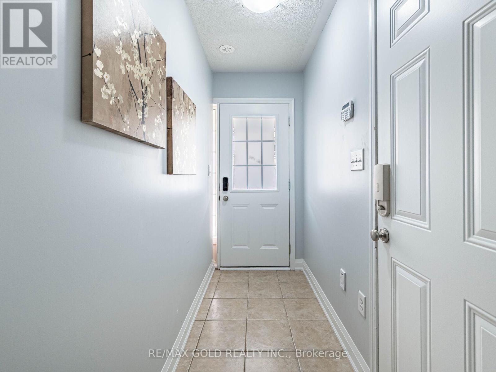 58 Donomore Drive, Brampton, Ontario  L7A 0S6 - Photo 5 - W12520410