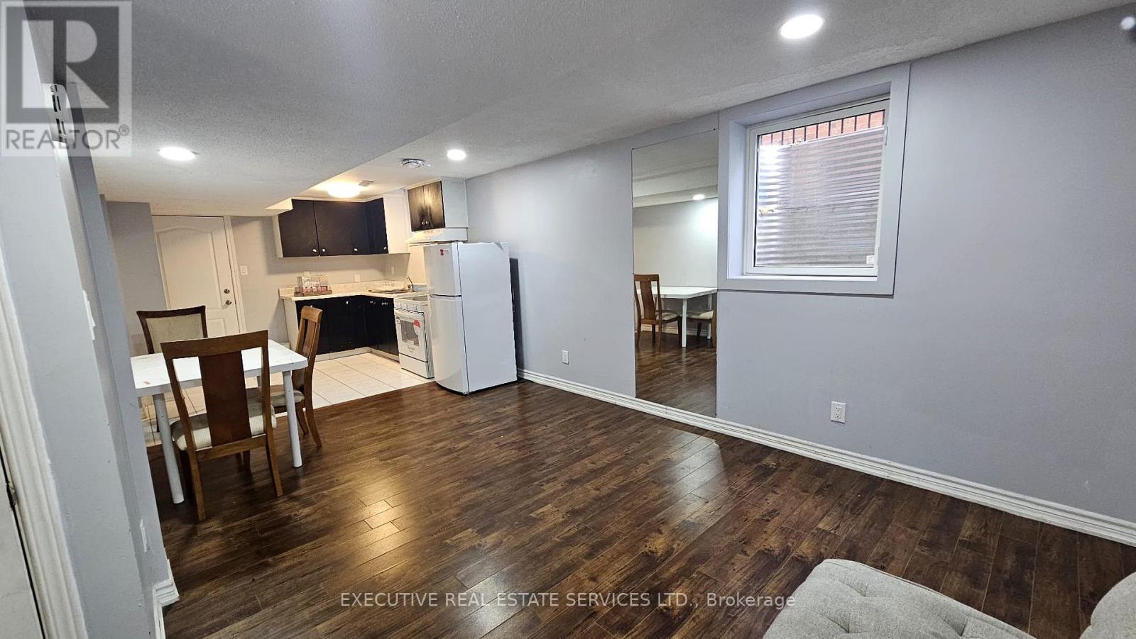 1004 Ceremonial Drive, Mississauga, Ontario  L5R 2Z7 - Photo 4 - W12520428