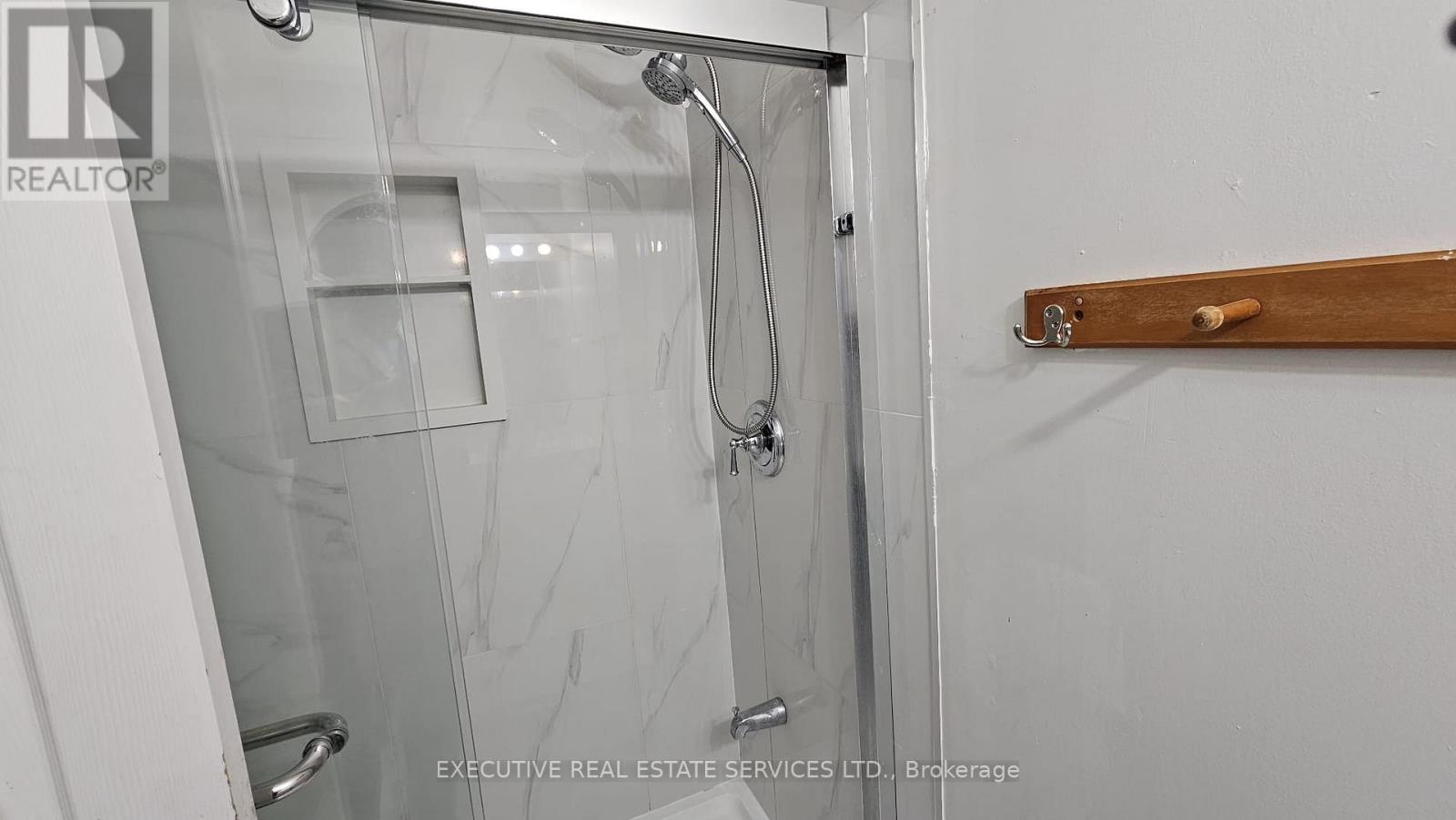 1004 Ceremonial Drive, Mississauga, Ontario  L5R 2Z7 - Photo 8 - W12520428