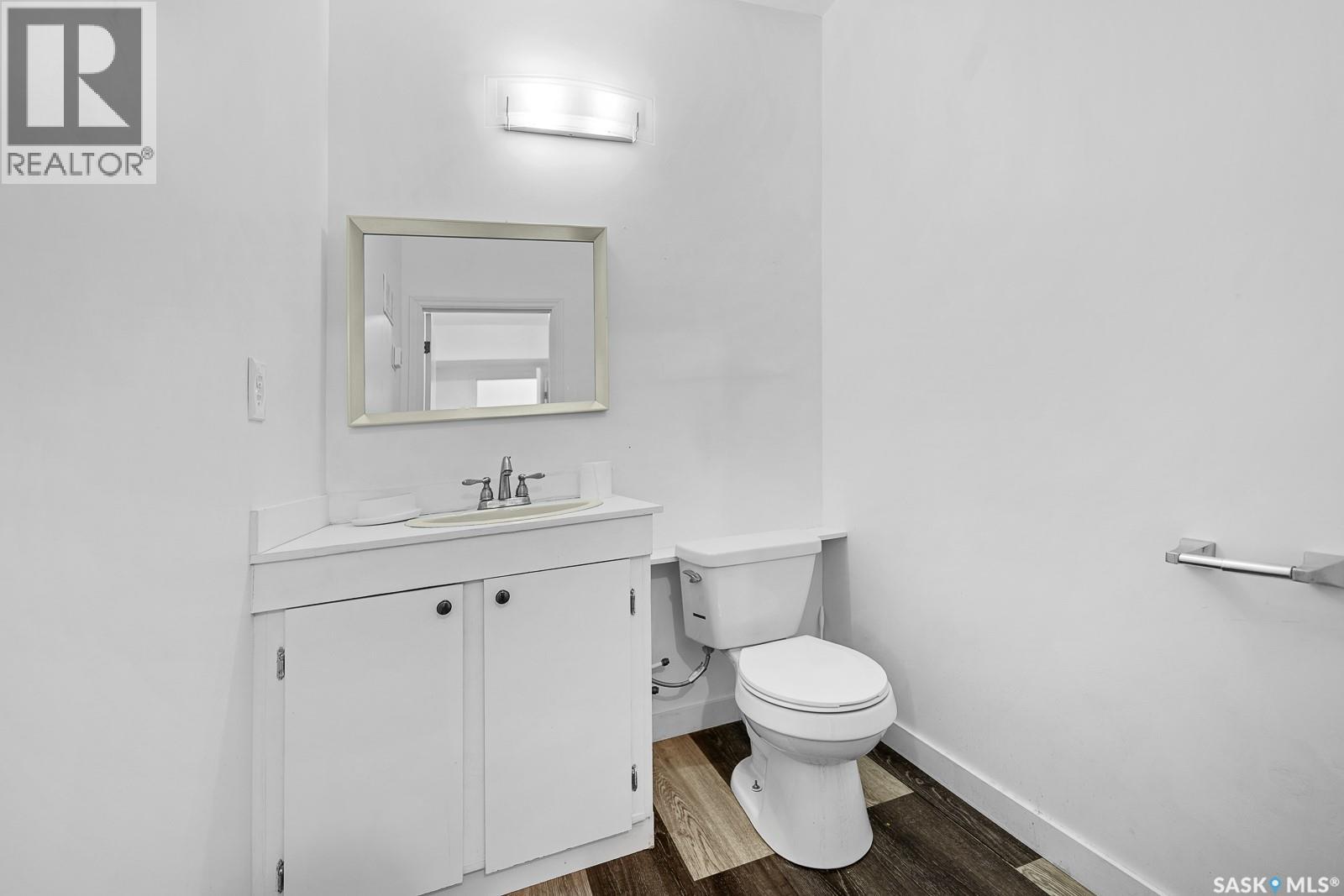 A 1755 Halifax Street, Regina, Saskatchewan  S4P 1T2 - Photo 4 - SK023640