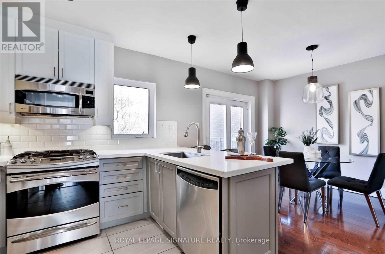 372 Roehampton Avenue, Toronto, Ontario  M4P 1S4 - Photo 8 - C12520460