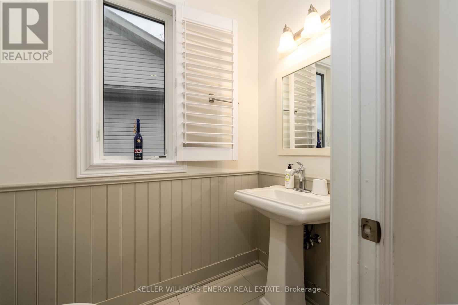 Upper - 36 Angela Crescent, Niagara-On-The-Lake, Ontario L0S 1J1 - Photo 15 - X12518954