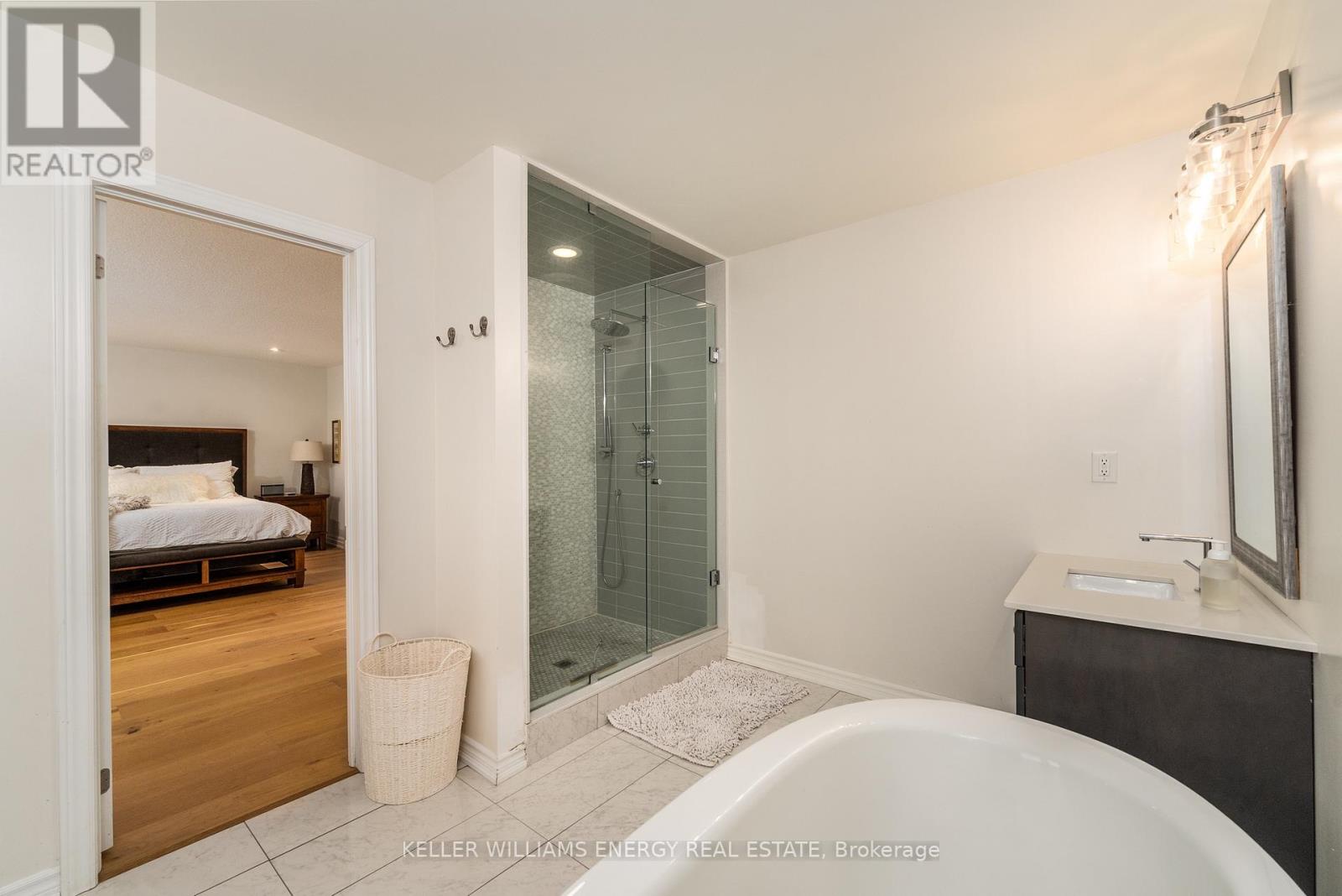 Upper - 36 Angela Crescent, Niagara-On-The-Lake, Ontario L0S 1J1 - Photo 21 - X12518954