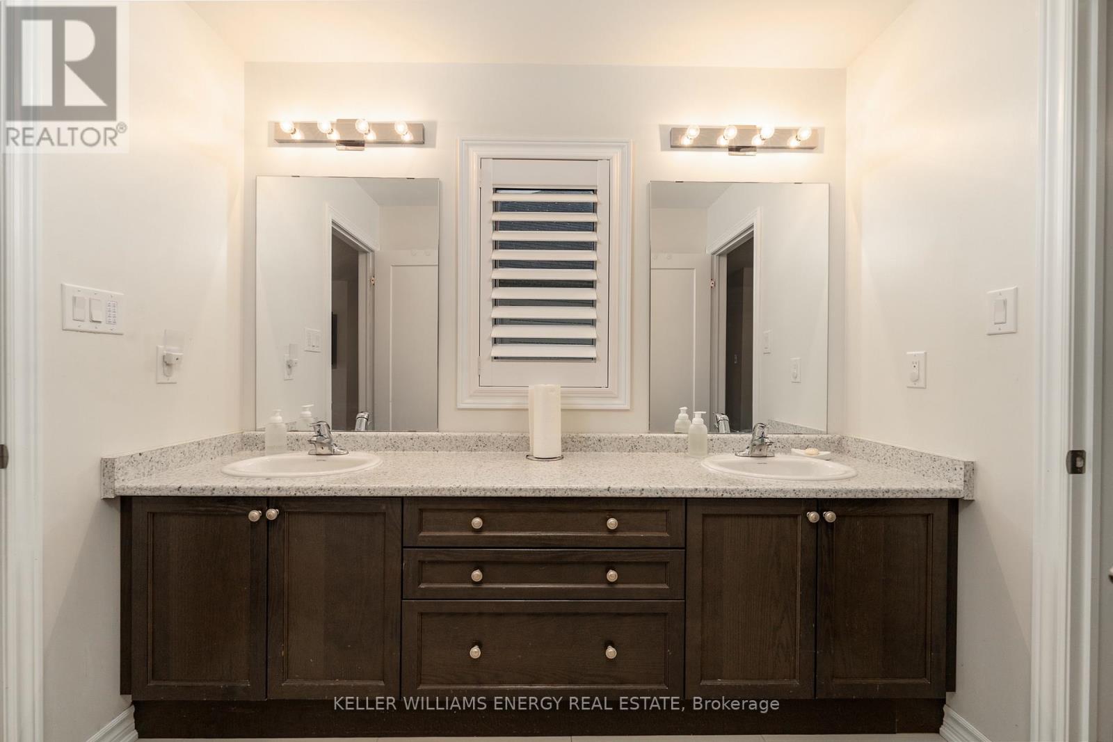 Upper - 36 Angela Crescent, Niagara-On-The-Lake, Ontario L0S 1J1 - Photo 27 - X12518954