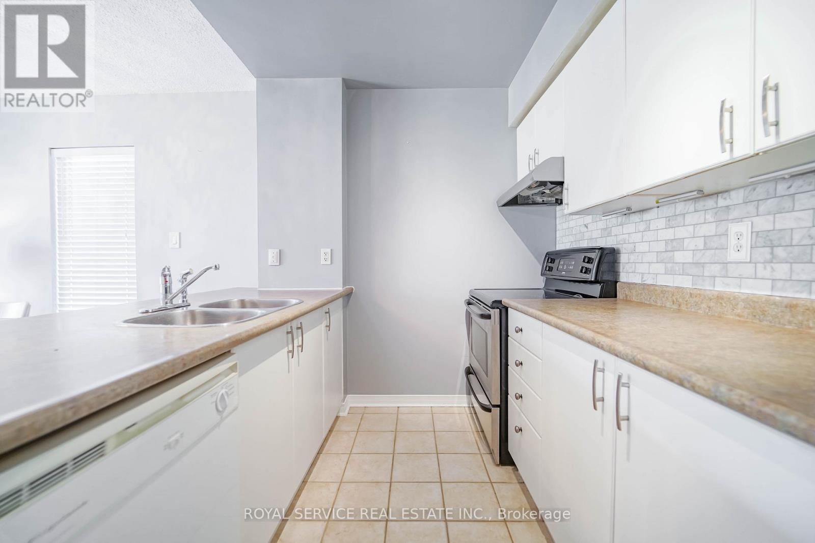 207 - 90 Aspen Springs Drive, Clarington, Ontario L1C 5N3 - Photo 12 - E12494816