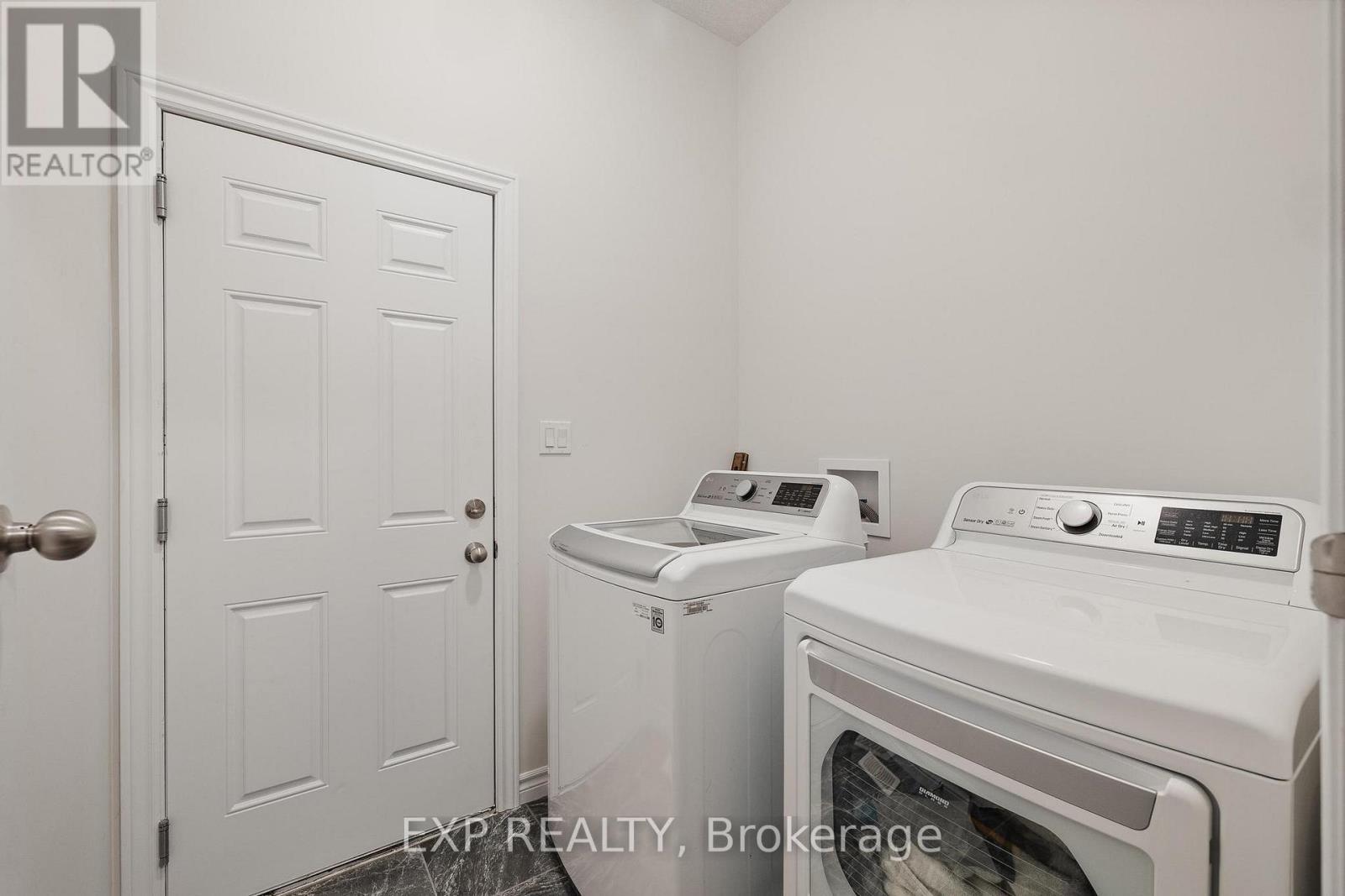 126 Maple Street, Mapleton, Ontario  N0G 1P0 - Photo 5 - X12520430