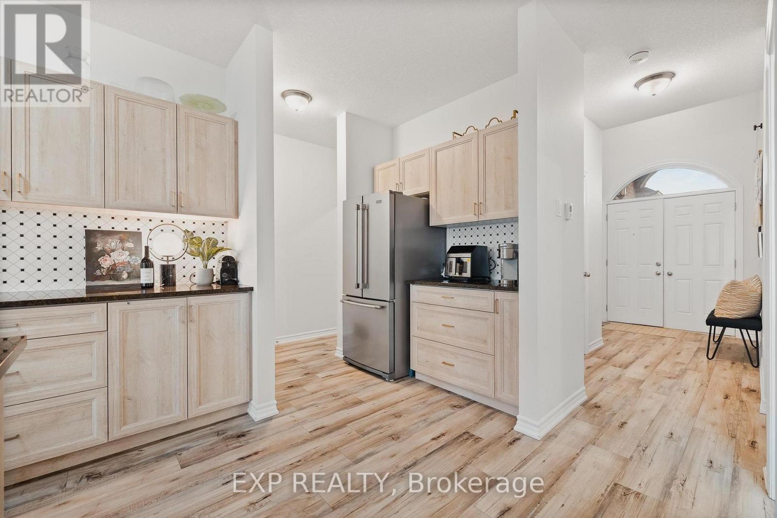 126 Maple Street, Mapleton, Ontario  N0G 1P0 - Photo 6 - X12520430