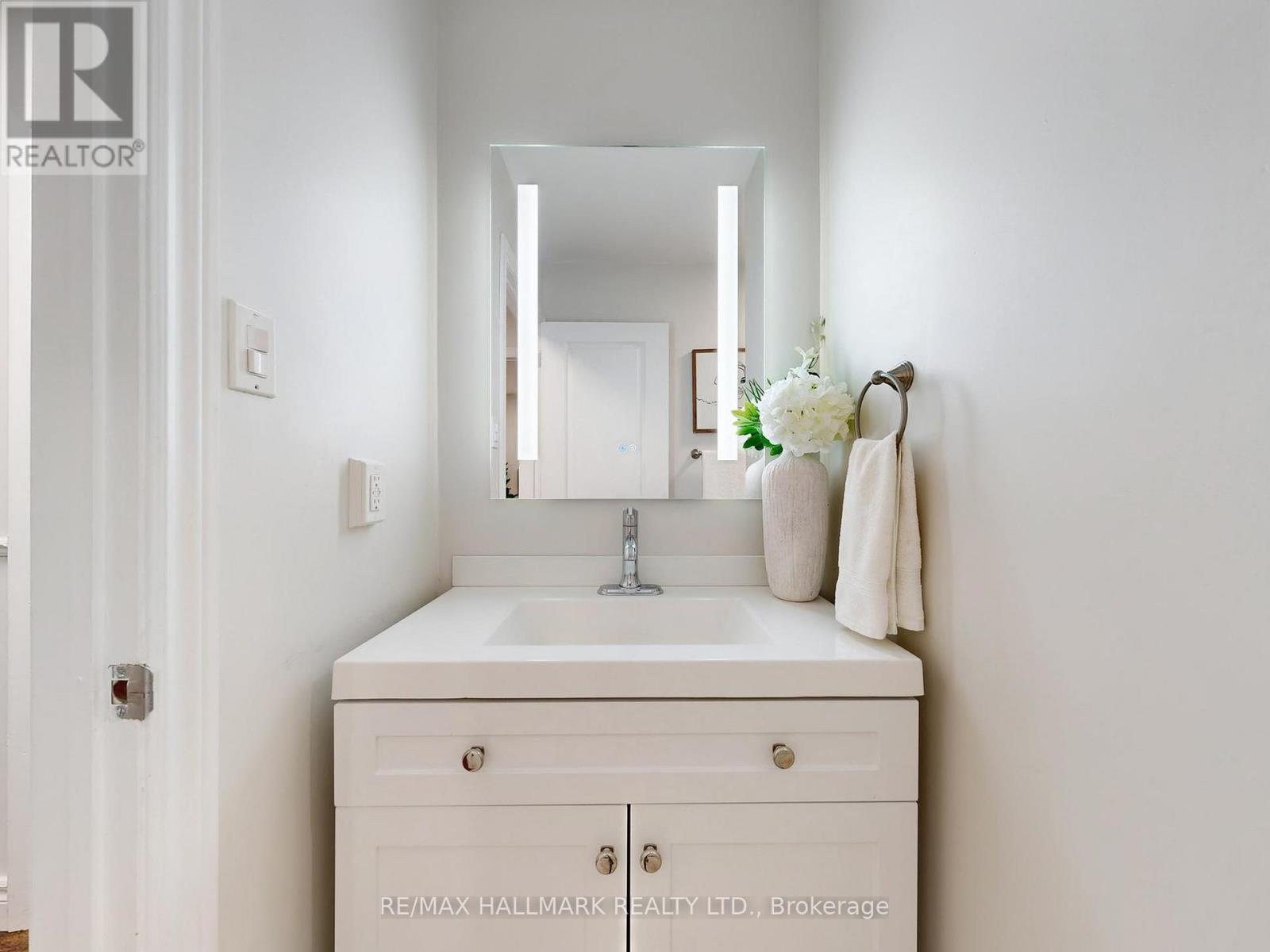 138 Armitage Drive, Newmarket, Ontario  L3Y 5L7 - Photo 23 - N12520452