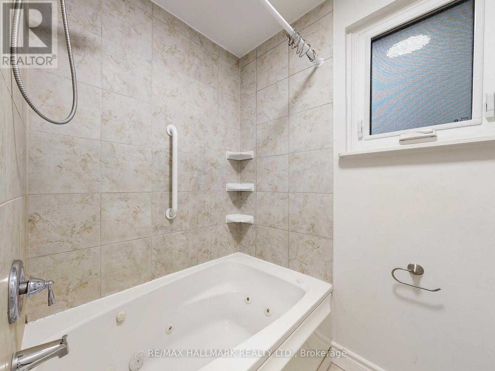 138 Armitage Drive, Newmarket, Ontario  L3Y 5L7 - Photo 24 - N12520452