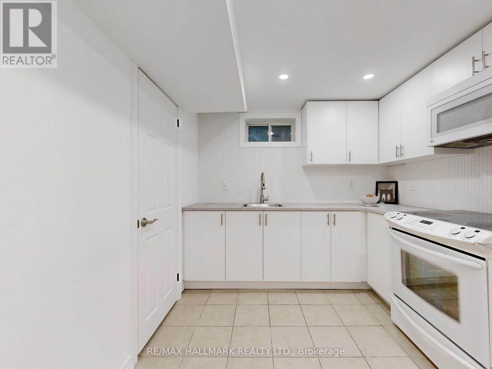 138 Armitage Drive, Newmarket, Ontario  L3Y 5L7 - Photo 34 - N12520452