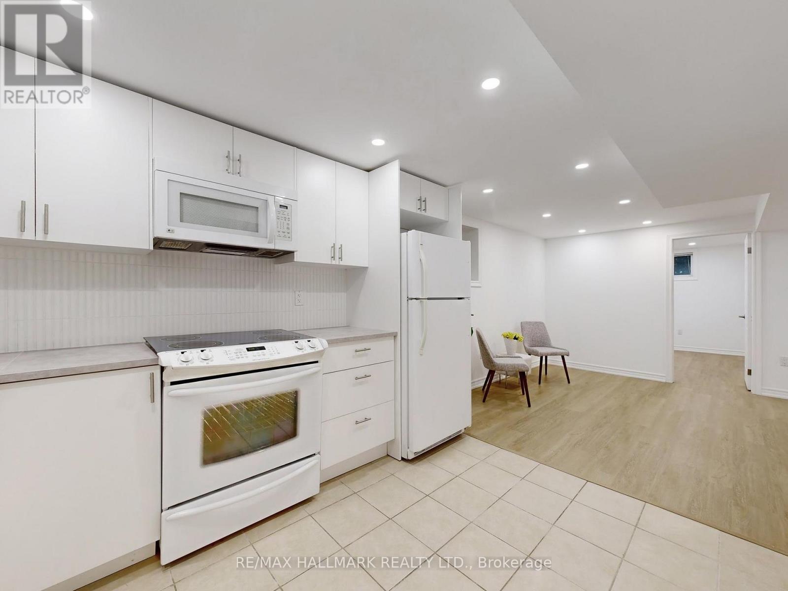 138 Armitage Drive, Newmarket, Ontario  L3Y 5L7 - Photo 36 - N12520452