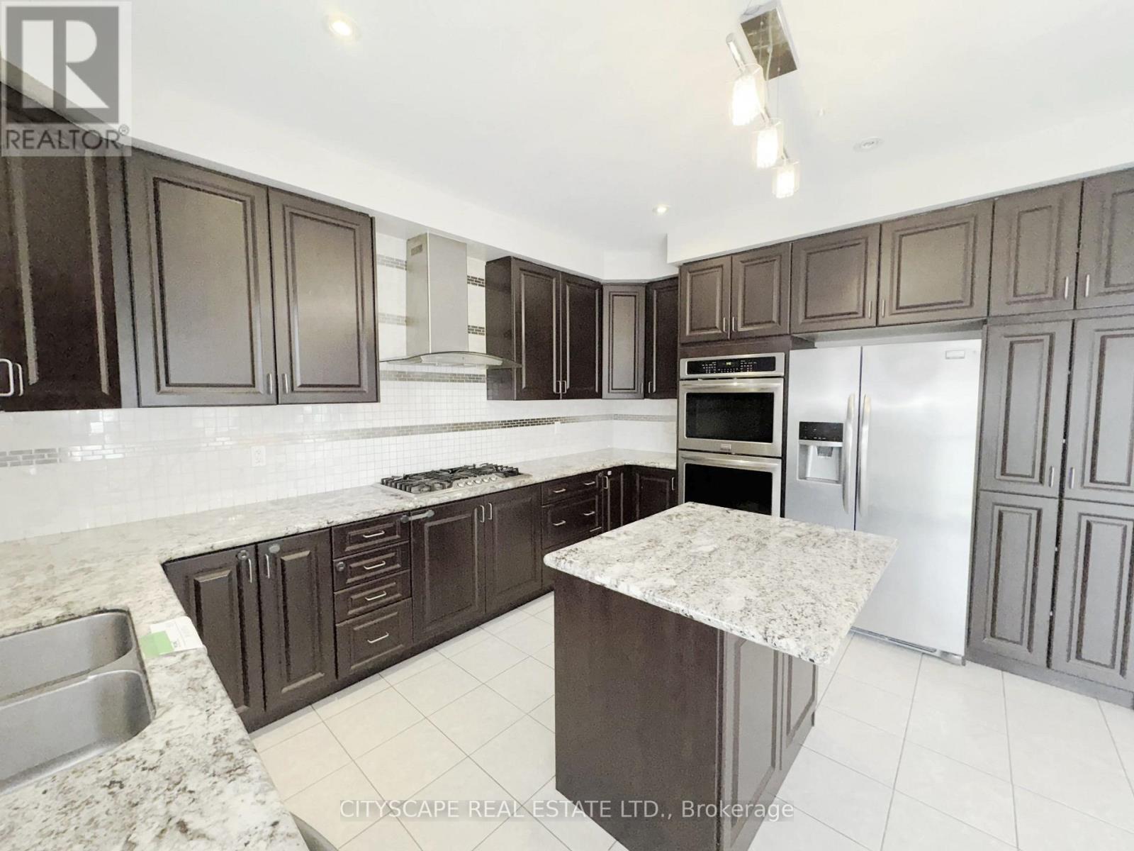 33 Brookwater Crescent, Caledon, Ontario  L7C 4A4 - Photo 11 - W12520444