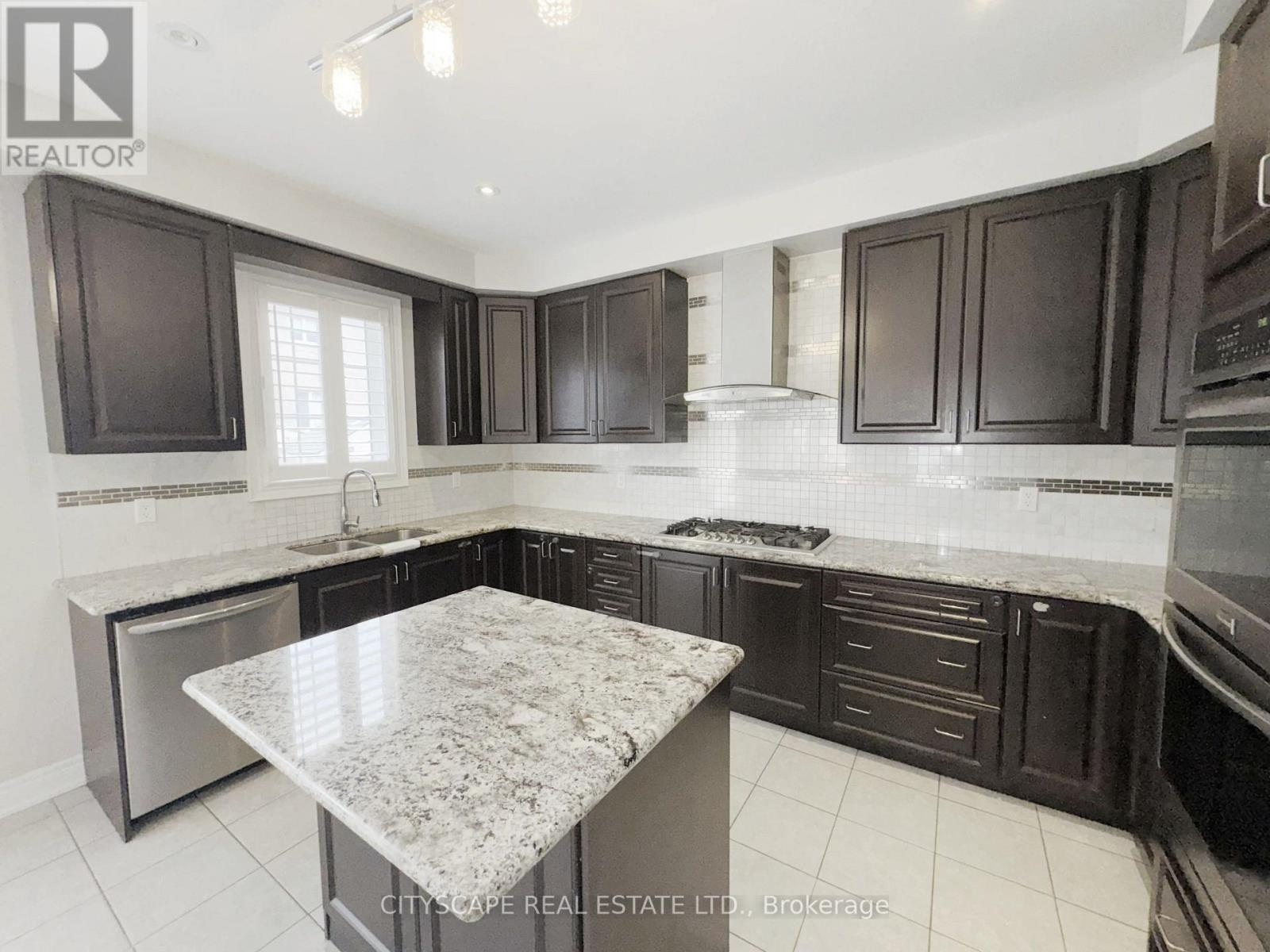 33 Brookwater Crescent, Caledon, Ontario  L7C 4A4 - Photo 12 - W12520444