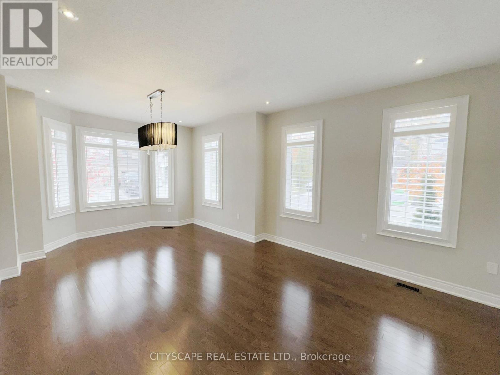 33 Brookwater Crescent, Caledon, Ontario  L7C 4A4 - Photo 14 - W12520444