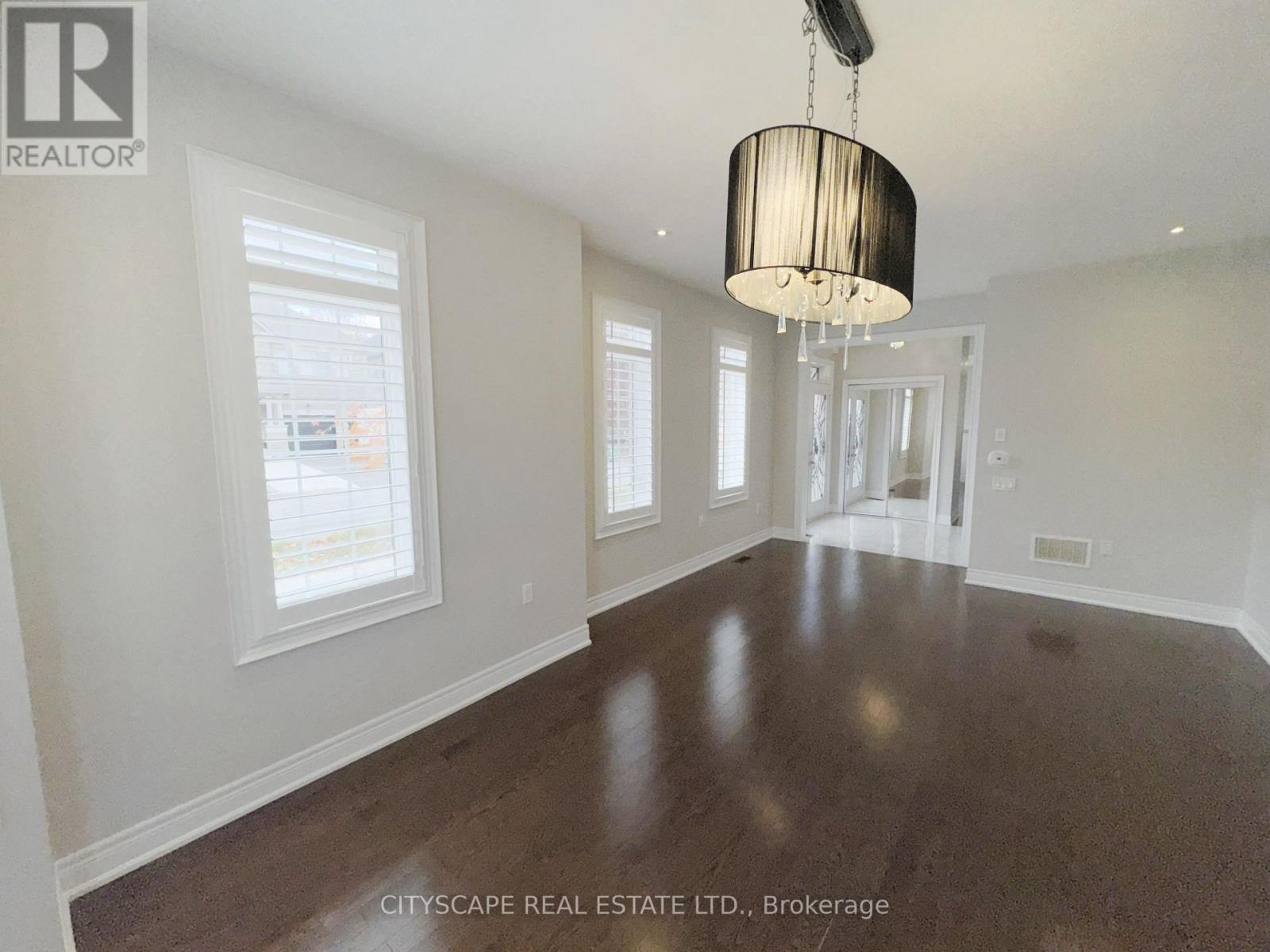 33 Brookwater Crescent, Caledon, Ontario  L7C 4A4 - Photo 15 - W12520444