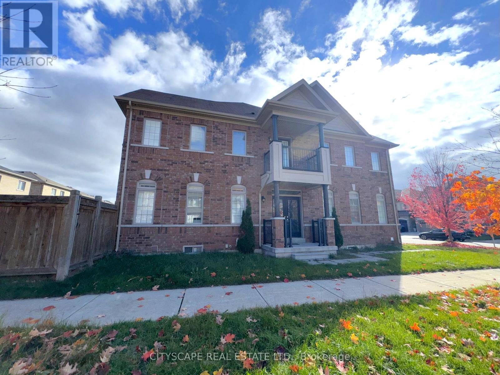 33 Brookwater Crescent, Caledon, Ontario  L7C 4A4 - Photo 2 - W12520444