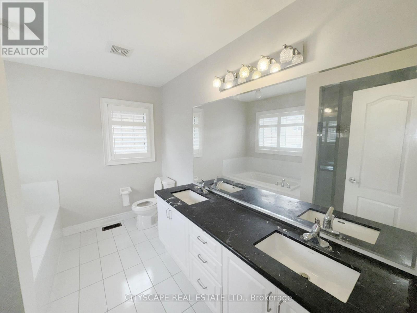 33 Brookwater Crescent, Caledon, Ontario  L7C 4A4 - Photo 21 - W12520444