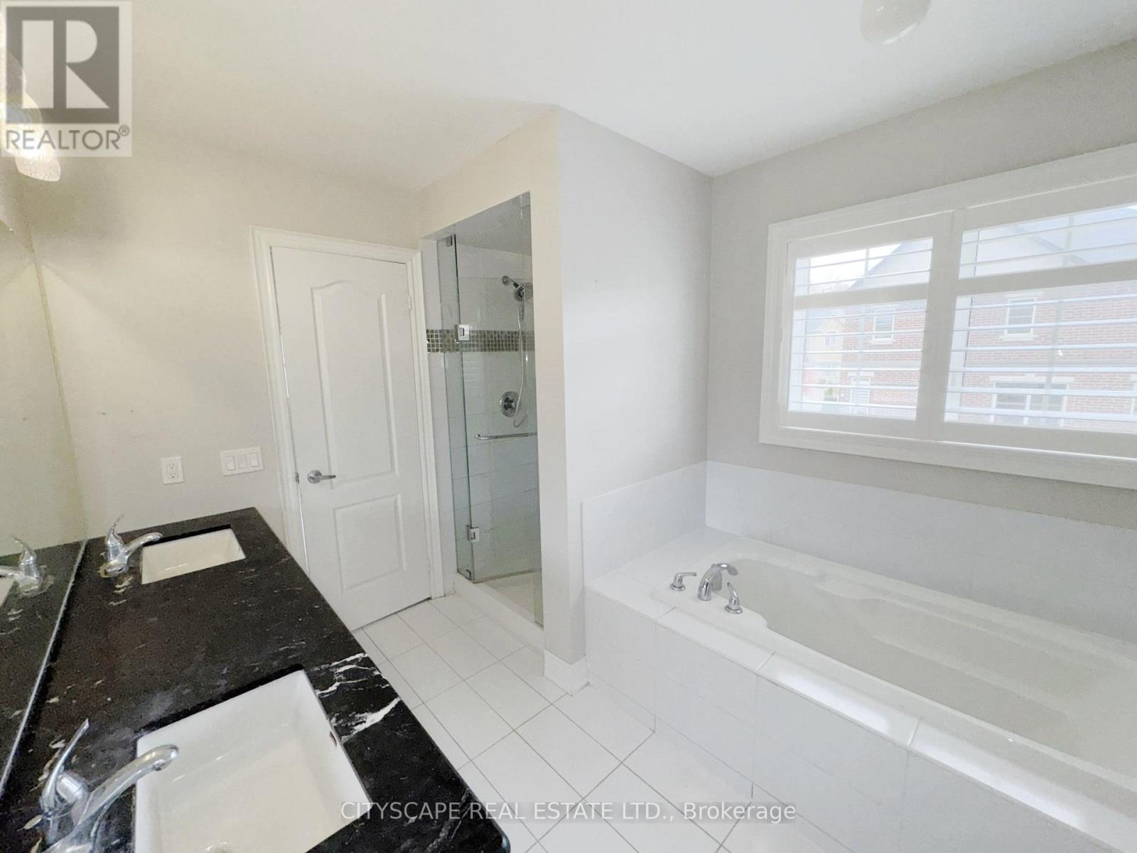 33 Brookwater Crescent, Caledon, Ontario  L7C 4A4 - Photo 22 - W12520444