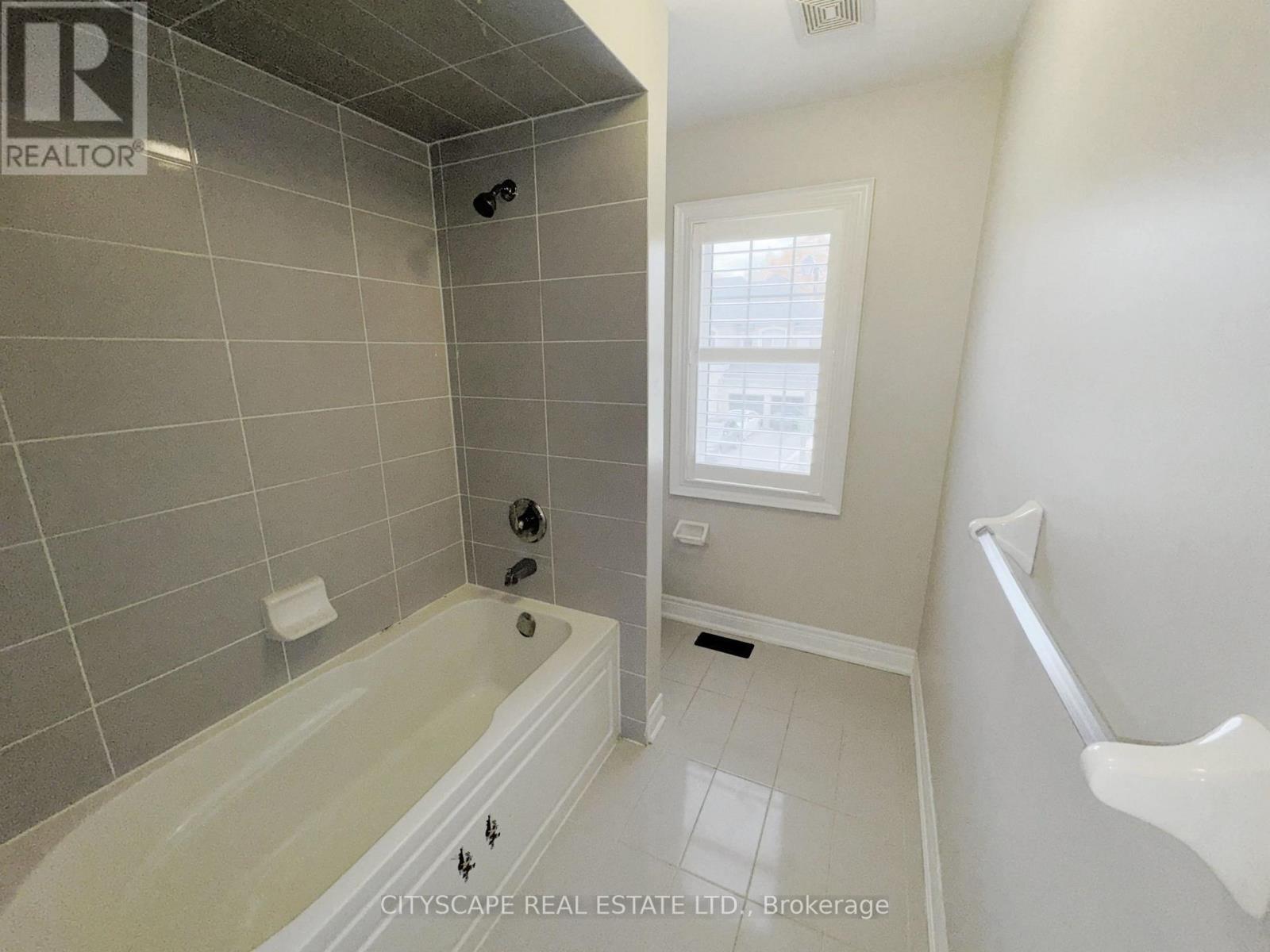 33 Brookwater Crescent, Caledon, Ontario  L7C 4A4 - Photo 32 - W12520444