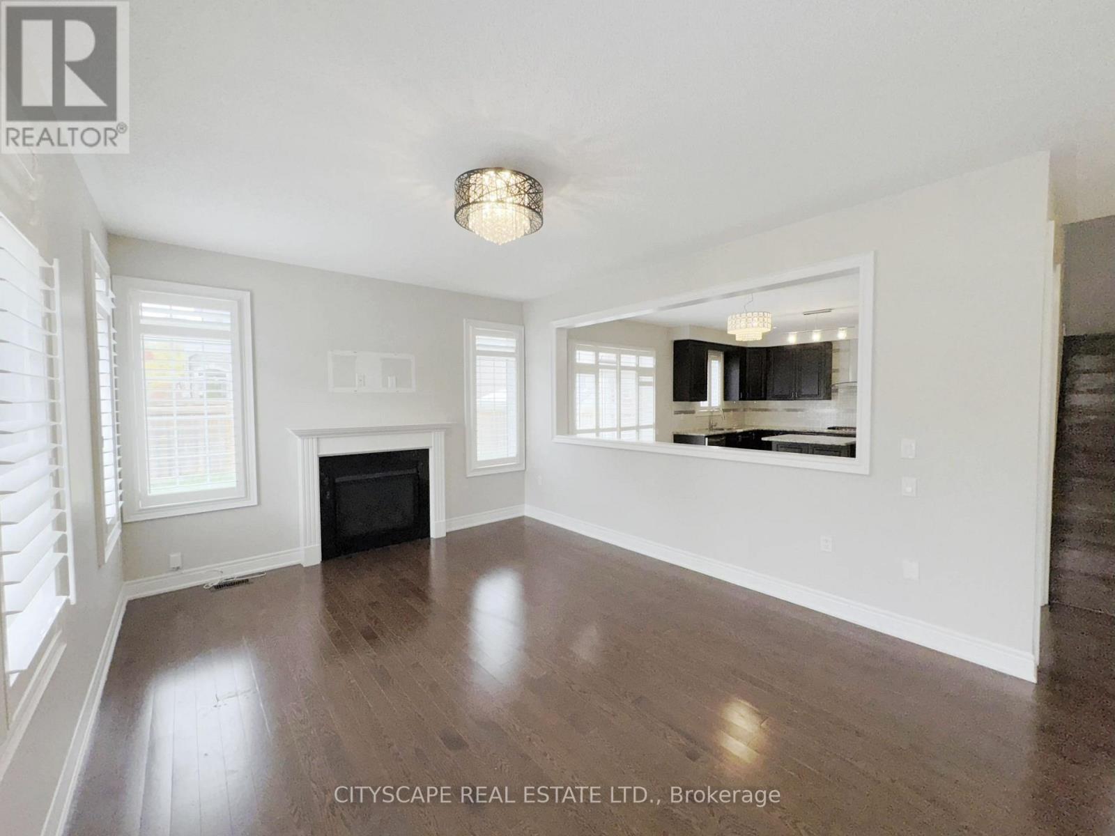 33 Brookwater Crescent, Caledon, Ontario  L7C 4A4 - Photo 7 - W12520444