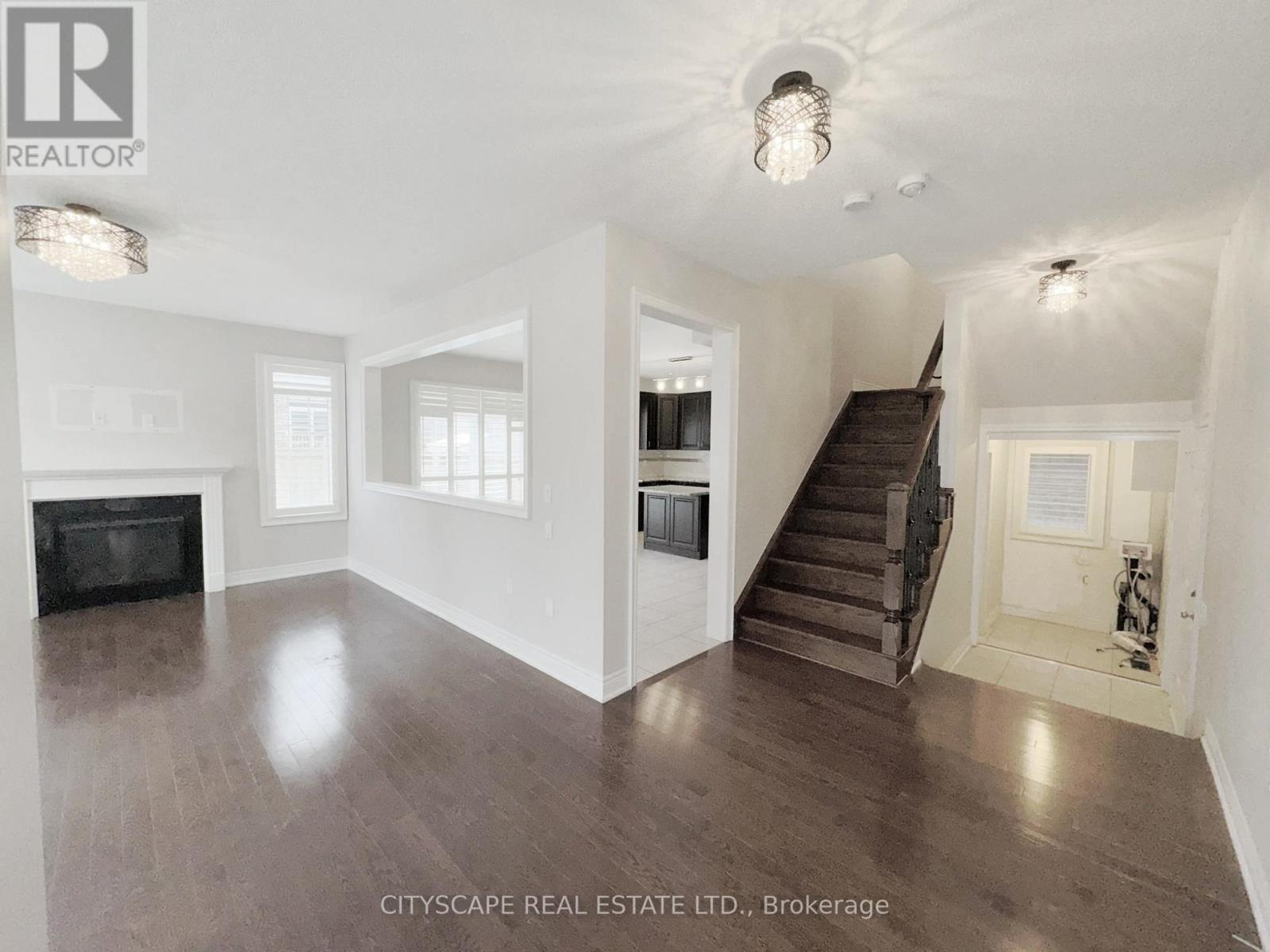 33 Brookwater Crescent, Caledon, Ontario  L7C 4A4 - Photo 8 - W12520444