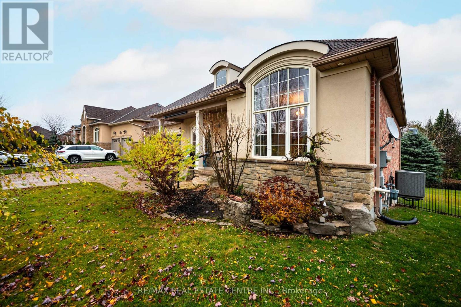 59 Young Court, Orangeville, Ontario  L9W 0A8 - Photo 3 - W12520446