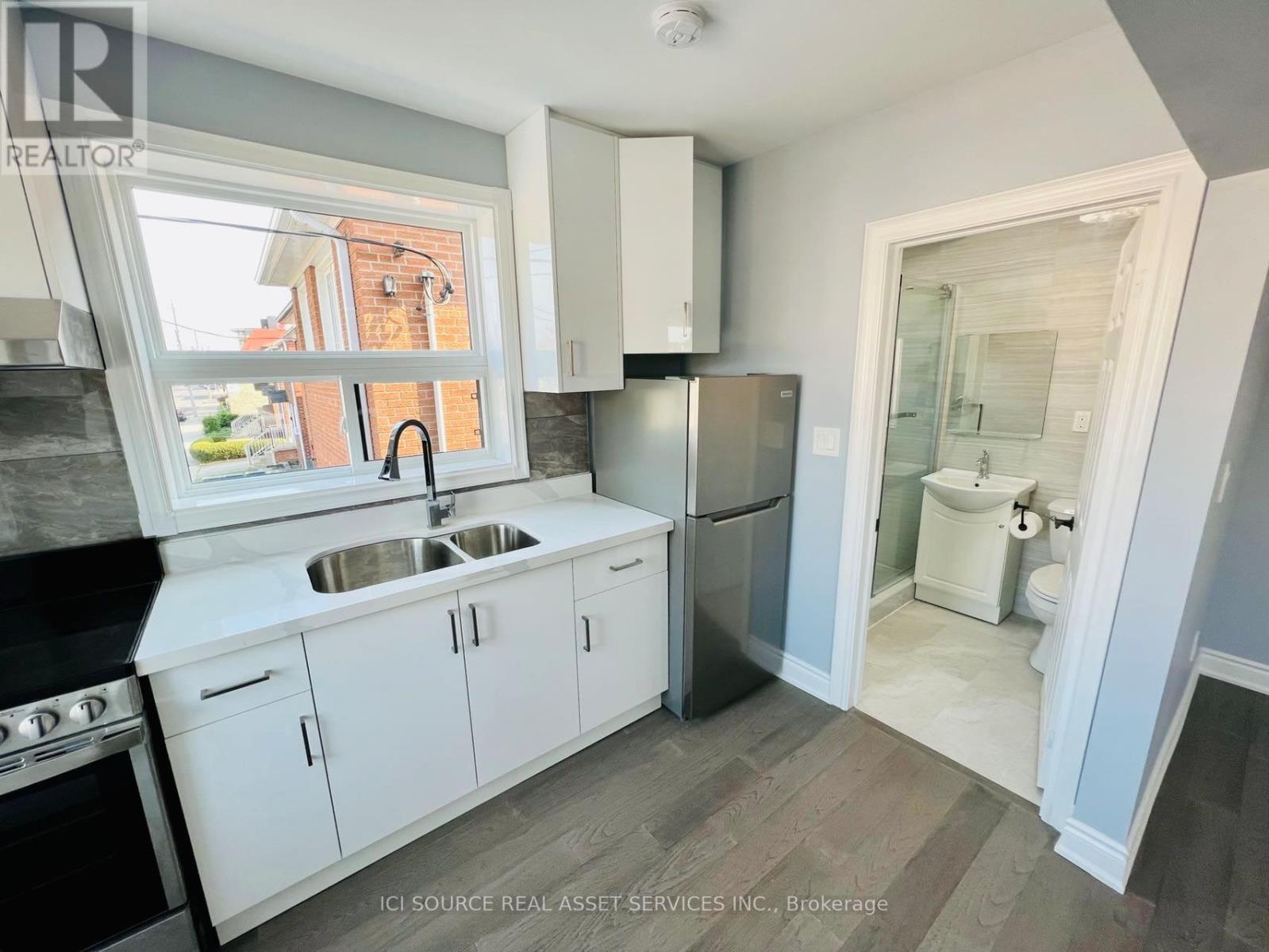 UPPER - 1342 WESTON ROAD, Toronto, Ontario