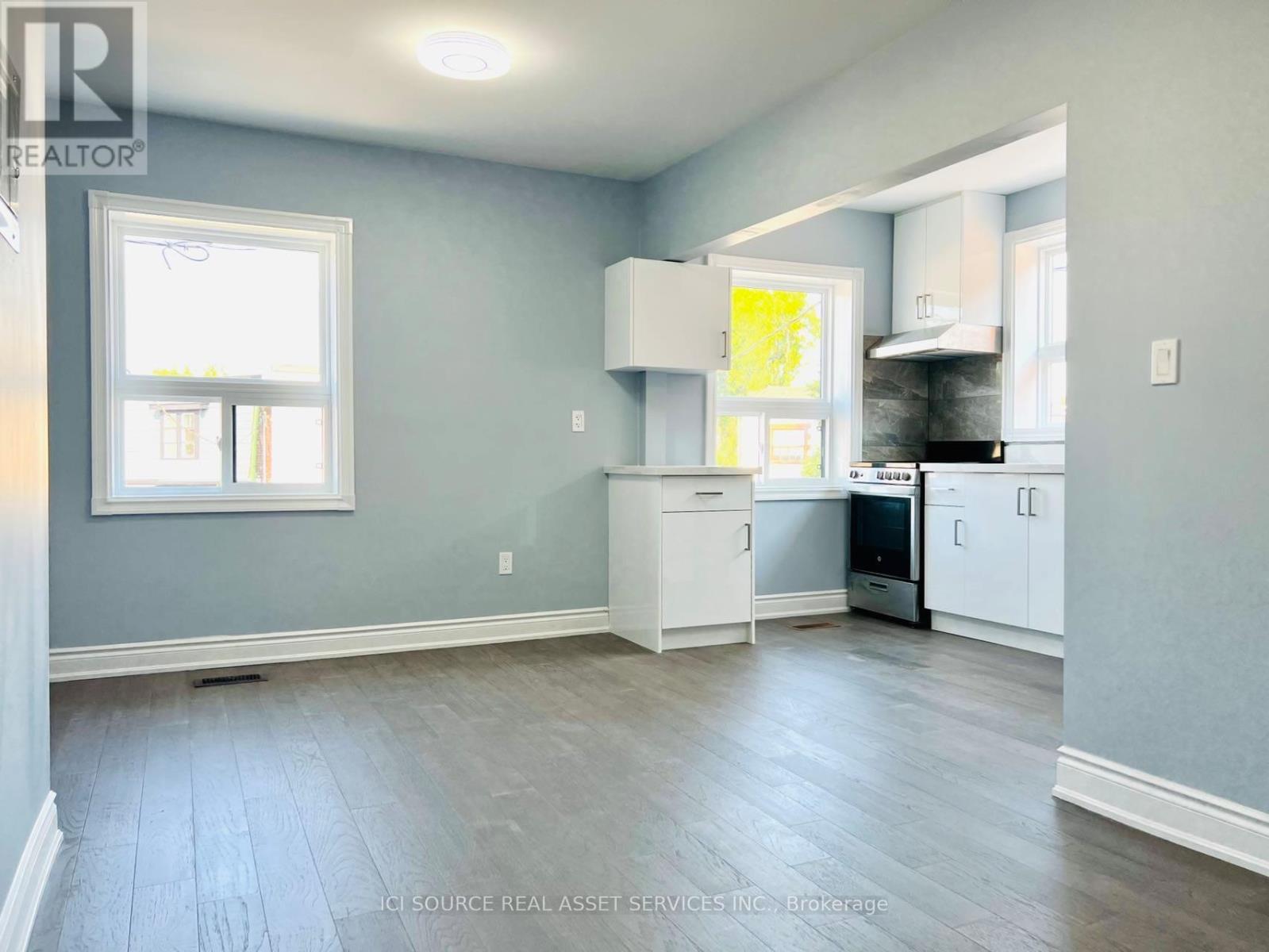 Upper - 1342 Weston Road, Toronto, Ontario  M6M 4R5 - Photo 2 - W12520448